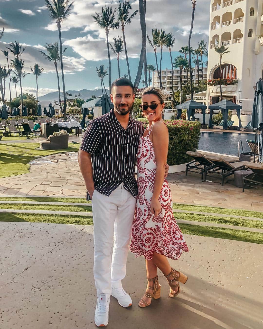 Stephanie Sterjovskiさんのインスタグラム写真 - (Stephanie SterjovskiInstagram)「Love dating this guy right here @nealjolly ❤️ Had the best dinner at @ko_restaurant (order the lobster tempura if you go, it does not disappoint!) @fairmontkealani 🌙 Also shoutout to Roland who took this snap of us 🤙🤗 . P.S. my dress is @vicidolls and you can use my code: STEPHS20 sitewide ✨ . #datenights #mauihawaii #alwayskealani #teamjolly #fairmontkealani #vicidolls #vicicollab #datenightdress」5月5日 8時16分 - stephsjolly