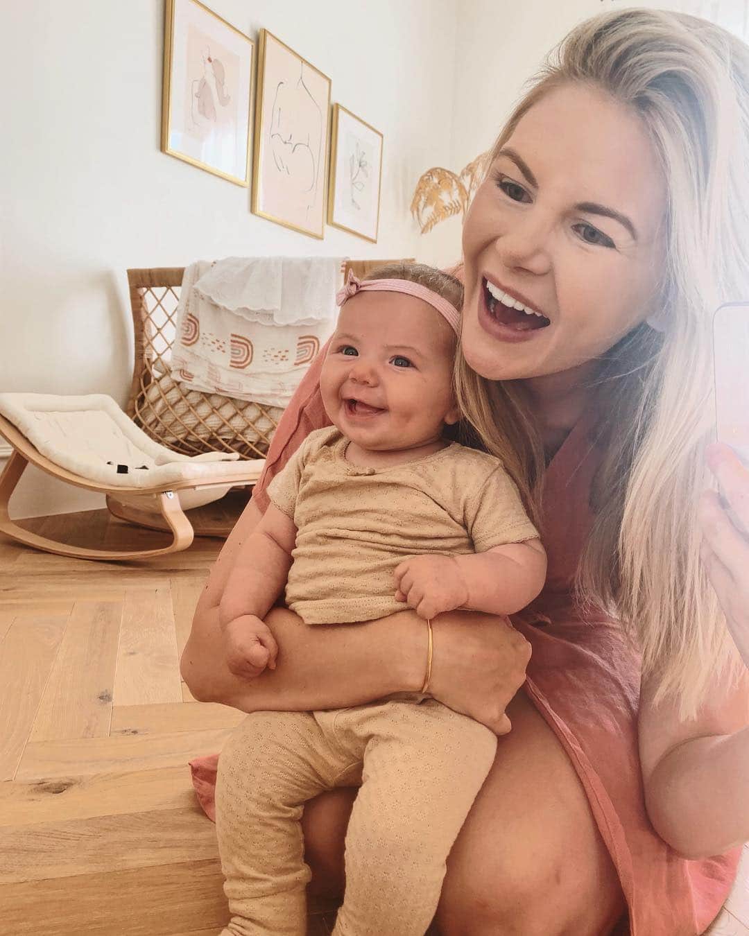Amber Fillerup Clarkさんのインスタグラム写真 - (Amber Fillerup ClarkInstagram)「All smiles from this happy girl 💓」5月5日 8時22分 - amberfillerup