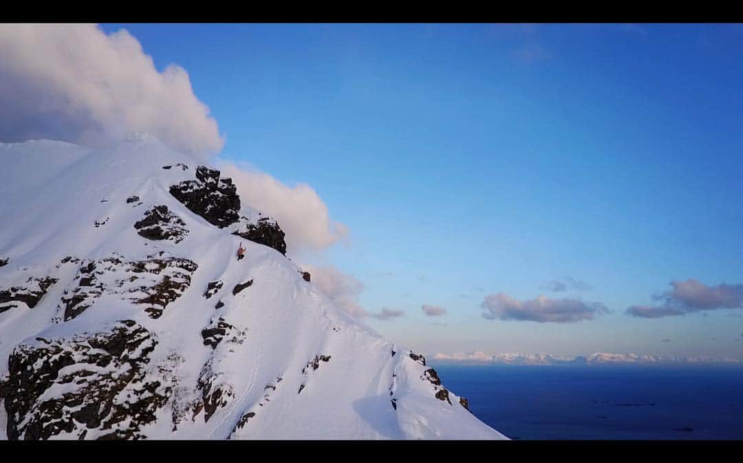 佐々木明さんのインスタグラム写真 - (佐々木明Instagram)「Akirasproject in Lofoten Island,Norway 🇳🇴 Drone📸 / Kuwa Photo @kuwaphoto  #akirasproject #norway #norge #lofoten #lofotenislands #movie #willbereleased2019 #october」5月5日 8時25分 - akiraexploring