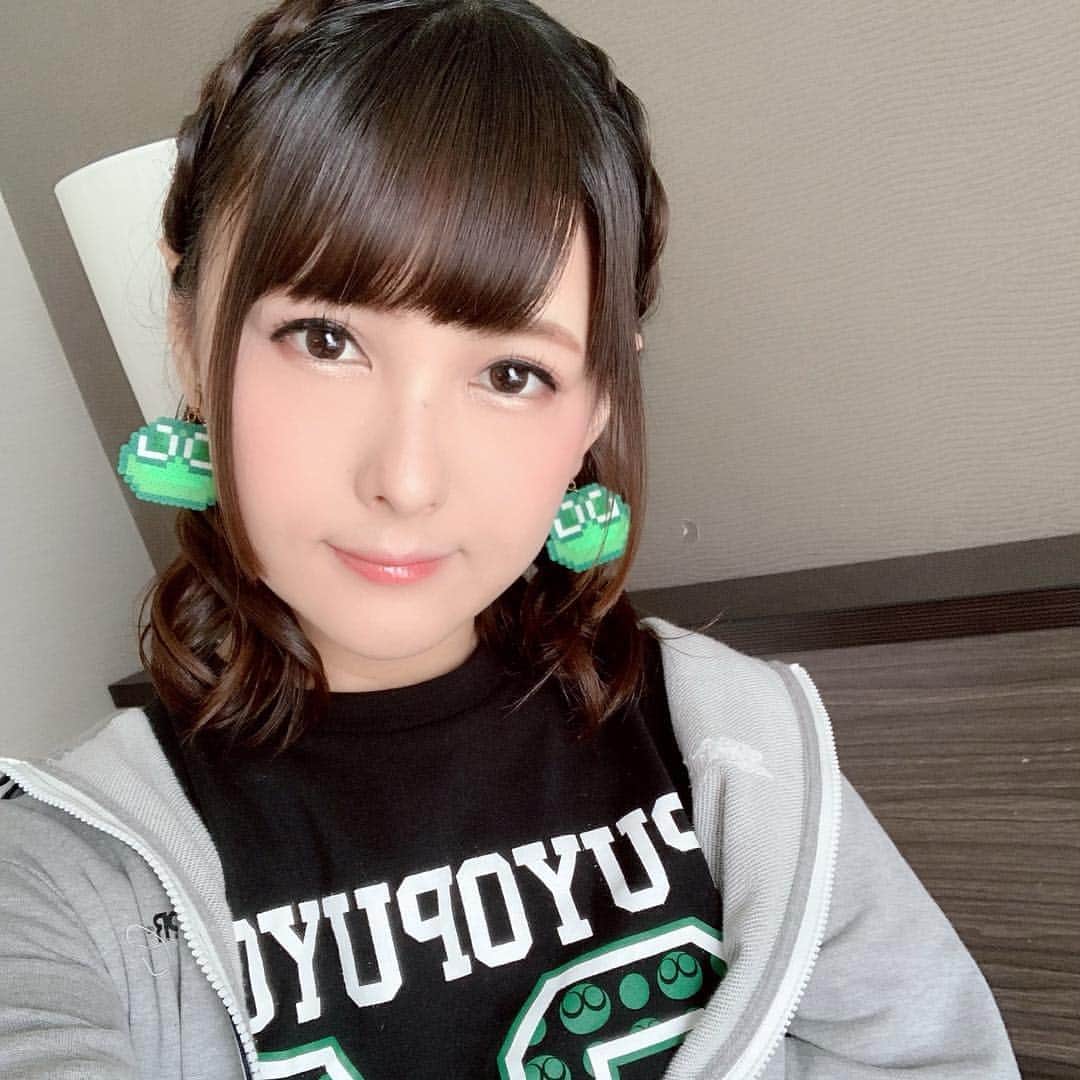 椿姫彩菜のインスタグラム：「堺北花田イーオンでイベントですよん なんかベットで撮ったらやらしくなったwww」