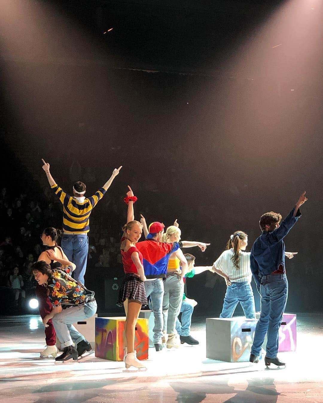 アレックス・シブタニさんのインスタグラム写真 - (アレックス・シブタニInstagram)「Thanks to everyone who came out to the show last night in St. Paul! Show 8 is tonight in Bloomington! ⛸  Repost @xcelenergyctr 🤩 The stars are out tonight at #MyXEC! #SOI19」5月5日 8時35分 - shibsibs