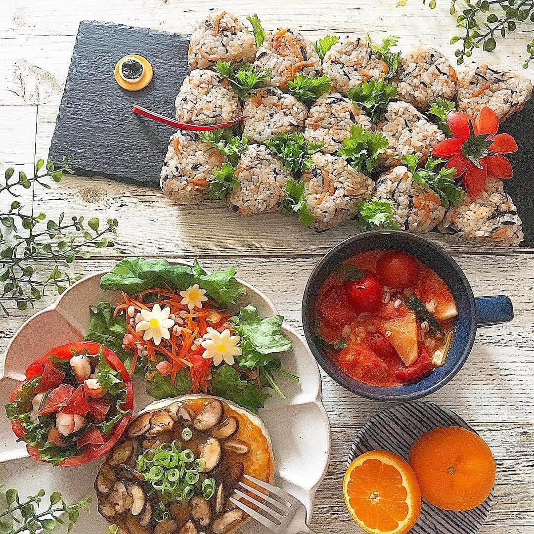 オイシックスさんのインスタグラム写真 - (オイシックスInstagram)「⠀ 5月5日は、 #こどもの日！ ⠀ Oisixアンバサダーの @junk.food.babyさんが ⠀ Oisixのミールキット #KitOisix  鮭とひじきのコクうま和風チャーハンを 使って、 #こどもの日ごはん を 作ってくださいましたi(o'∀'≡'∀'s)ix ⠀ このKit Oisixが、こんなに可愛い♡ #鯉のぼり に変身してしまうなんて！！！ アイディアがすごいですね☆ ⠀ #いつもありがとうございます ⠀ ⠀ 🔰Oisixはじめての方へ🔰 "Oisixの旬の野菜とフルーツたっぷり"とってもお得な🖤おためしセットは、 @oisix のプロフィールURLを チェック(*´V`*)⠀ ………………………………………………………… #今週のOisix #Oisix #オイシックス #Oisixでおうちごはん #Oisixのある食卓 #おうちごはん #おうちカフェ #おうちcafe #イベントごはん #かわいいごはん #ミールキット #端午の節句 #japanesefood #vegetable #cooking #mealkit」5月5日 8時45分 - oisix