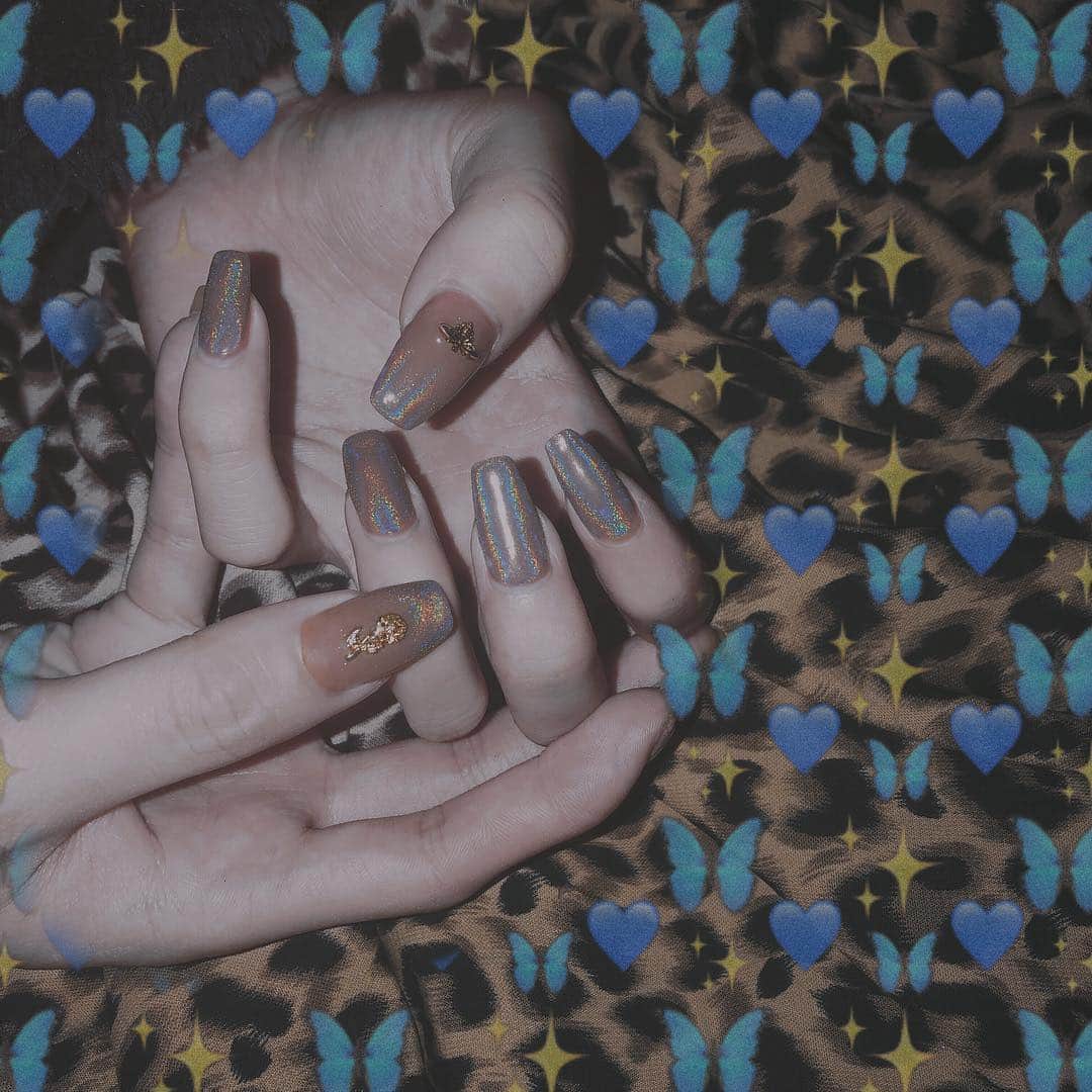 chiiiiiのインスタグラム：「先日はlapisでnail❤︎ 何気に初めてのベージュ🐝🥀 いつも大体のベースの色とか決めて行くけど結局直前の気分で変わってしまう(笑)担当はmisato(@lapismisato )さんです💋 クーポンもご用意していただいてますので是非♪」