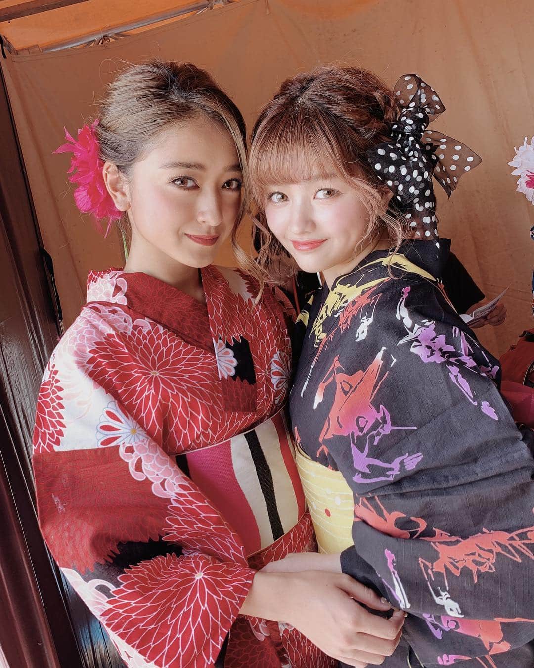 徳本夏恵（なちょす）さんのインスタグラム写真 - (徳本夏恵（なちょす）Instagram)「﻿ ﻿ ﻿ ﻿ お久しぶりのみちょぱさんと浴衣ショットっ💕﻿ ﻿ ﻿ ﻿ ﻿ #浴衣#明石#👘 質問いただいたので、このときのカラコンはrevyのミスティブラウンです！💓」5月5日 19時35分 - nachos_kimono