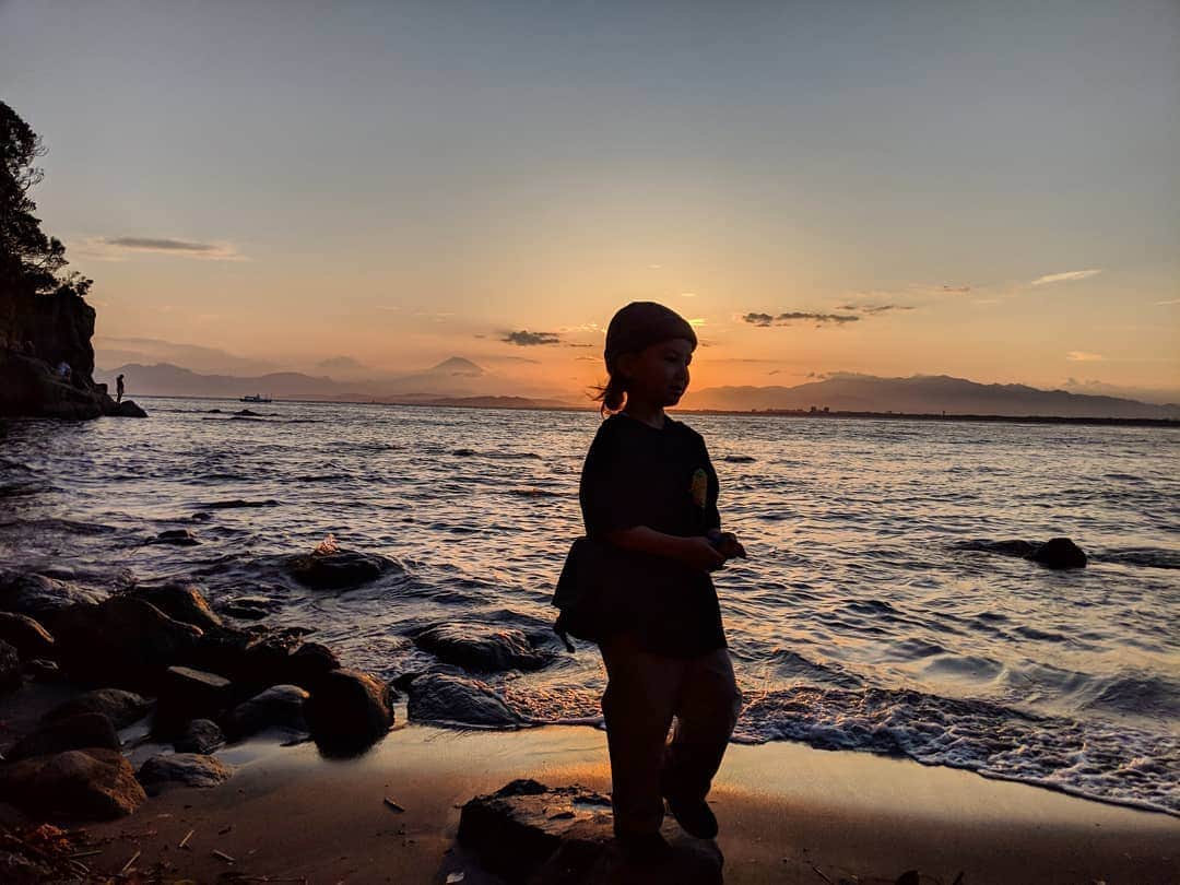 nao_nakabaさんのインスタグラム写真 - (nao_nakabaInstagram)「きれいな夕焼け🌅 海のリベンジは早々に完了💛  #夕焼け #sunset #gw #こどもの日」5月5日 19時37分 - nao_nakaba