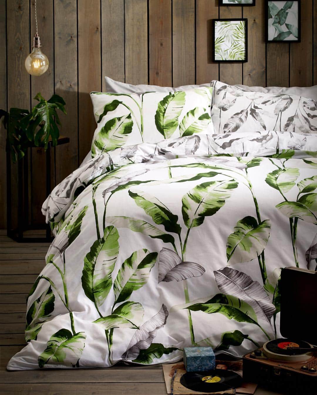 Nextさんのインスタグラム写真 - (NextInstagram)「Wishing you were waking up in paradise? Palm print bedding is the next best thing! 🌴 Add spring to your space: tap the image to shop. 🔍 322888. #bedding #tropical #spring #springvibes #paradise #bedroom #bedroomgoals #home #homeware #homeinterior #nexthome #homedecor」5月5日 18時07分 - nextofficial