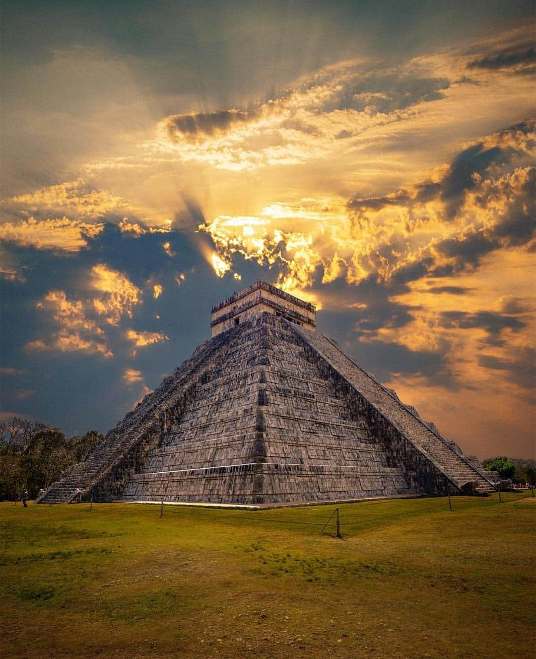 Awesome Wonderful Natureさんのインスタグラム写真 - (Awesome Wonderful NatureInstagram)「Chichen Itza, Yucatan, Mexico Photo by @kyrenian  #fantastic_earth」5月5日 18時33分 - fantastic_earth