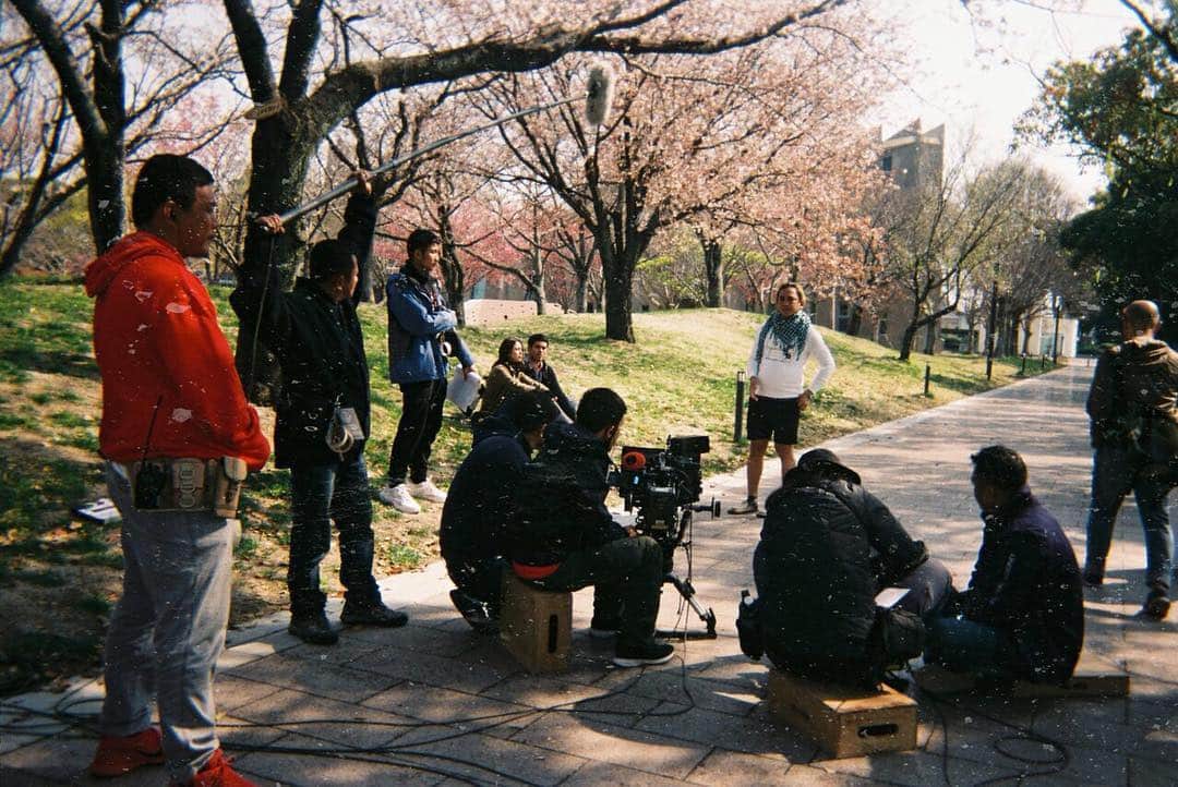 ジュリア バレットのインスタグラム：「Direk @jplaxamana: Key #Japanese concepts that inspired the story, characters and aesthetics of my latest film #BetweenMaybes  1) #wabisabi - appreciation for flawed things 2) #mononoaware - acceptance of impermanence  5.15」