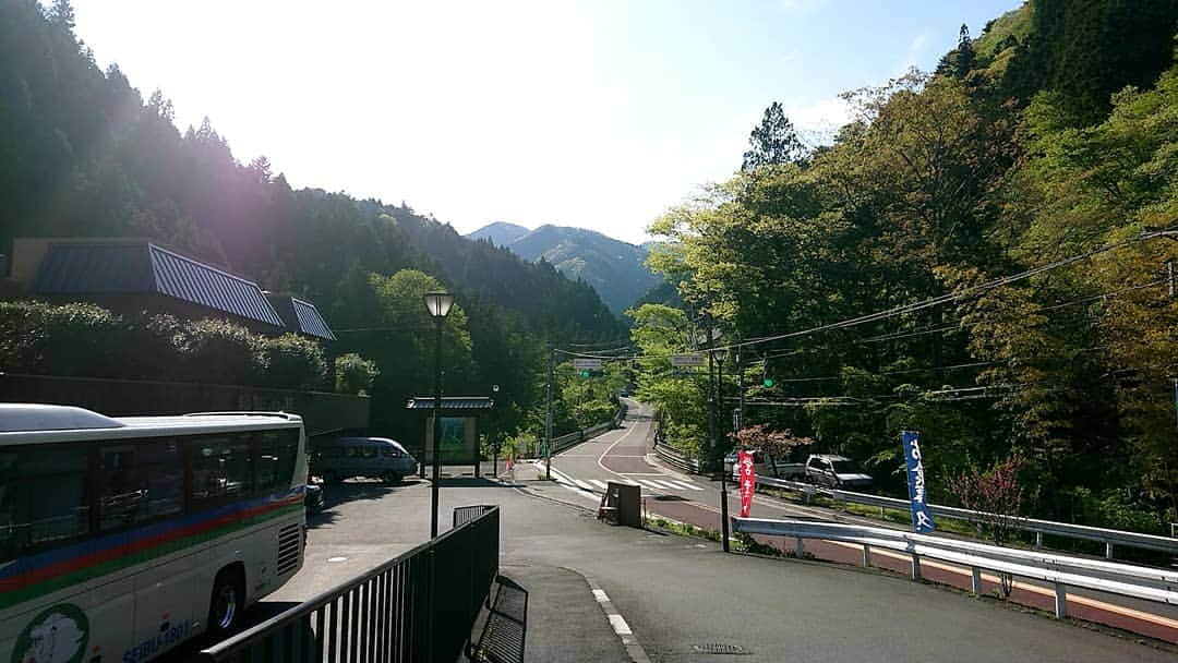 桜花さんのインスタグラム写真 - (桜花Instagram)「帰りに数馬の湯へ！🍀 山登り後は温泉でほっこり☺️ 今日撮影した 動画内でも紹介している、 乗り換えの『数馬』バス停から歩いて７分位の場所にある温泉です🍀  キレイだし、 ごはんも充実しておりましたよ〜〜！！🐱🌷🌷🌷 #温泉  #数馬の湯  #数馬 #山登り  #山歩き  #山登り大好き  #mitosan  #mitosan #onsen  #mountain  #mountains」5月5日 18時37分 - mountainohka