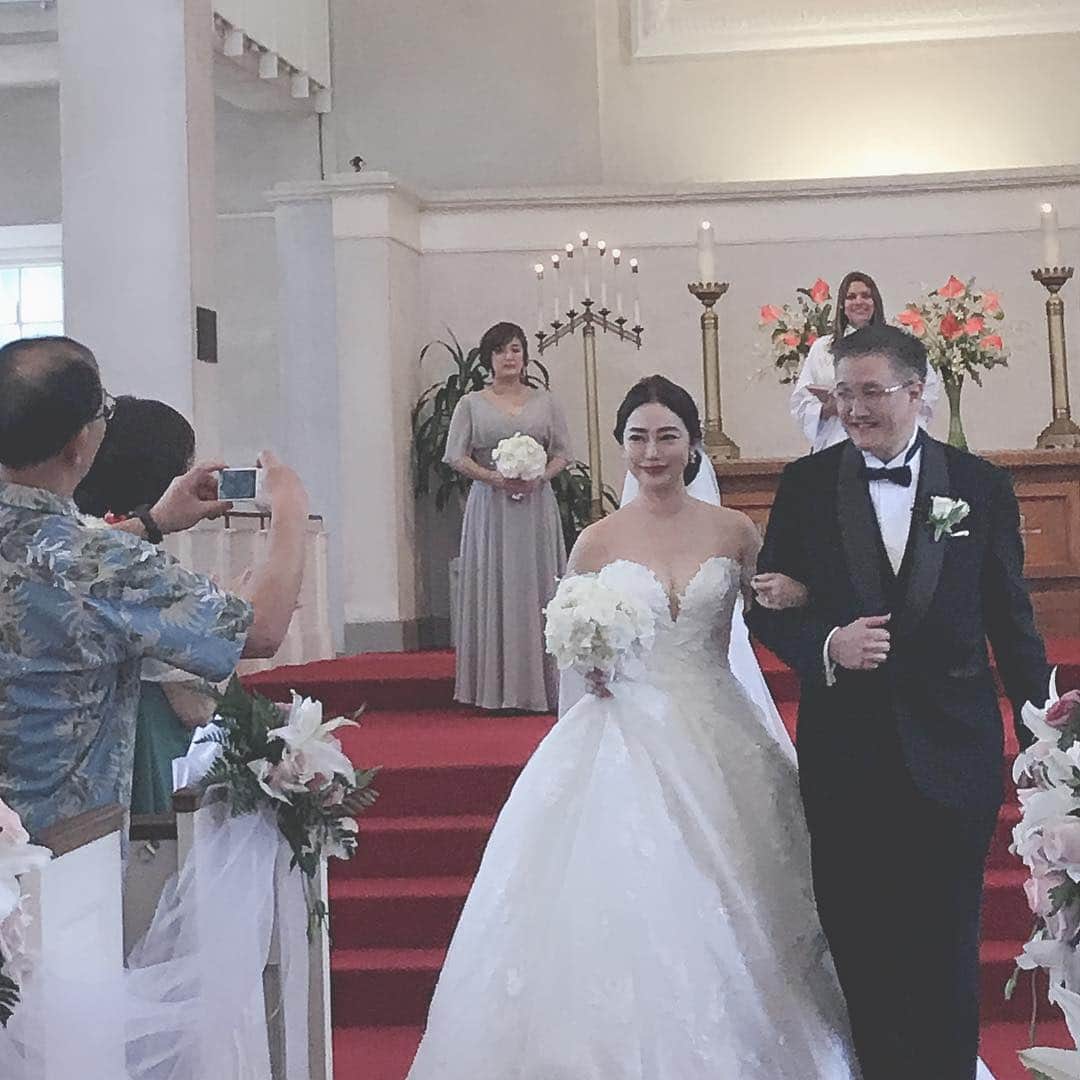 安藤成子さんのインスタグラム写真 - (安藤成子Instagram)「Congratulations✨ ・ Megumi&J ・ Happy wedding🕊 ・ #centralunionchurch  #wedding #hawaiiwedding #hawaii」5月5日 18時58分 - seikoando