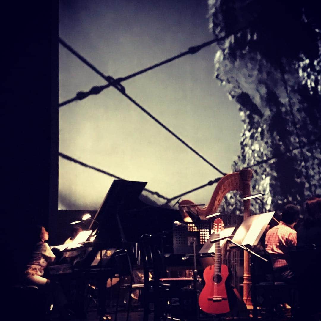 佐野史郎のインスタグラム：「ゴジラvs札響 リハーサル終了🎶 スタンウェイのピアノをクラスター‼︎ https://www.sso.or.jp/concerts/2019/05/-vs/ 札幌文化芸術劇場hitaru 5月6日15:00〜」