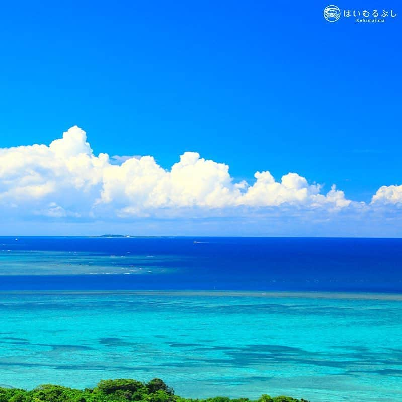 HAIMURUBUSHI はいむるぶしさんのインスタグラム写真 - (HAIMURUBUSHI はいむるぶしInstagram)「小浜島の大岳(うふだき)から望む鳩間島。瑠璃色の水平線に浮かぶ美しい姿を魅了されます。#沖縄 #八重山諸島 #小浜島 #鳩間島 #瑠璃色 #海 #はいむるぶし #japan #okinawa #yaeyamaislands #kohamaisland #hatomaisland #bluesea #beachresort #haimurubushi @minefuyu_yamashita」5月5日 19時03分 - haimurubushi_resorts