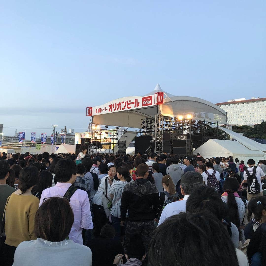 GOSAMARUのインスタグラム：「‪今からORANGERANGEのLIVEがあります。‬ ‪タダで見れる幸せ😍‬ ‪#ORANGERANGE #rd_pw #沖縄 #GOSAMARU‬」