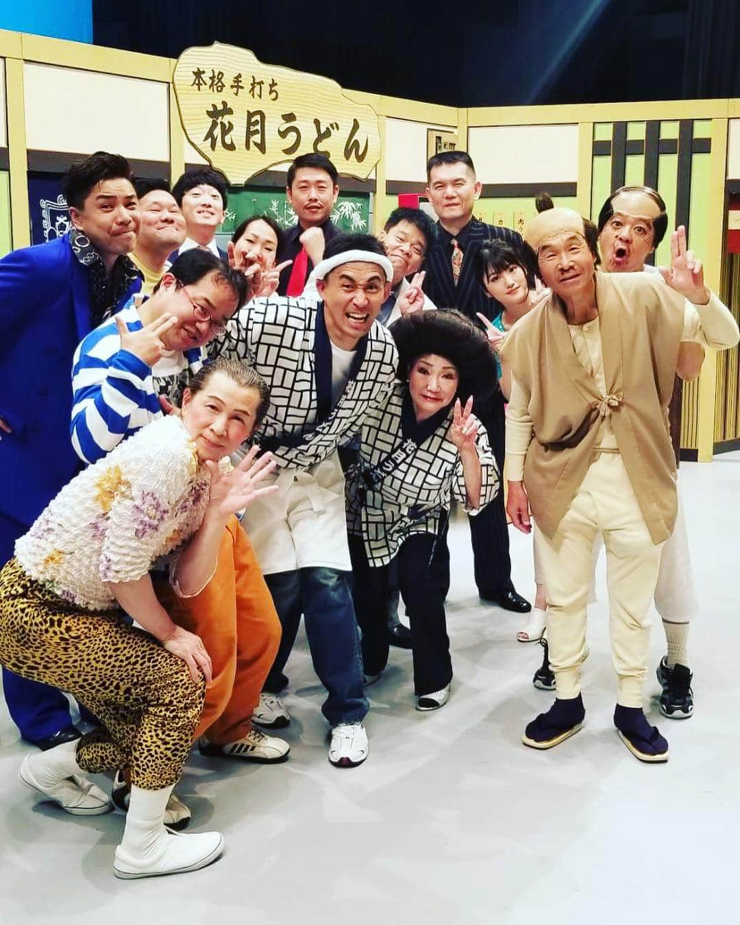 アキ（荒木良明）さんのインスタグラム写真 - (アキ（荒木良明）Instagram)「みなさんGWいかがお過ごしでしょうか。僕は、いっぱい刺激をいただいて楽しかった東京グランド花月。本日無事に千穐楽を迎えさせてもらいました。近くから遠くからのご来場、ありがとうございました！！これから静岡に向かって、明日の沼津ラクーンよしもと劇場の稽古。そしていよいよくぬぎ富士彦くんたちと新喜劇。大型連休最終日。静岡でお待ちしております。くぬぎ富士彦くんとのトークもあるよー。お楽しみに！！そのまた次の日からは、またスペシャルコントでルミネtheよしもとに出演させてもらいます。9日にはjoyjoyエンタメ新喜劇ナイトもあります。このまま丁寧に走らせてもらいまーす。  #銀座ブロッサム #東京グランド花月 #吉本新喜劇 #たのしかったー #感謝 #こどもの日 #おめでとう #静岡住みます芸人 #富士彦 #新喜劇アキ #ミニ新喜劇 #沼津ラクーンよしもと劇場 #joyjoyエンタメ新喜劇ナイト #ルミネtheよしもと #スペシャルコント #そういう時期でしょ #新喜劇アキ #スパッツおっさん #スパッツは裏切らない #ダントツのおっさん #ちっさ #3歳から着てる服」5月5日 19時09分 - mizutamareppuaki