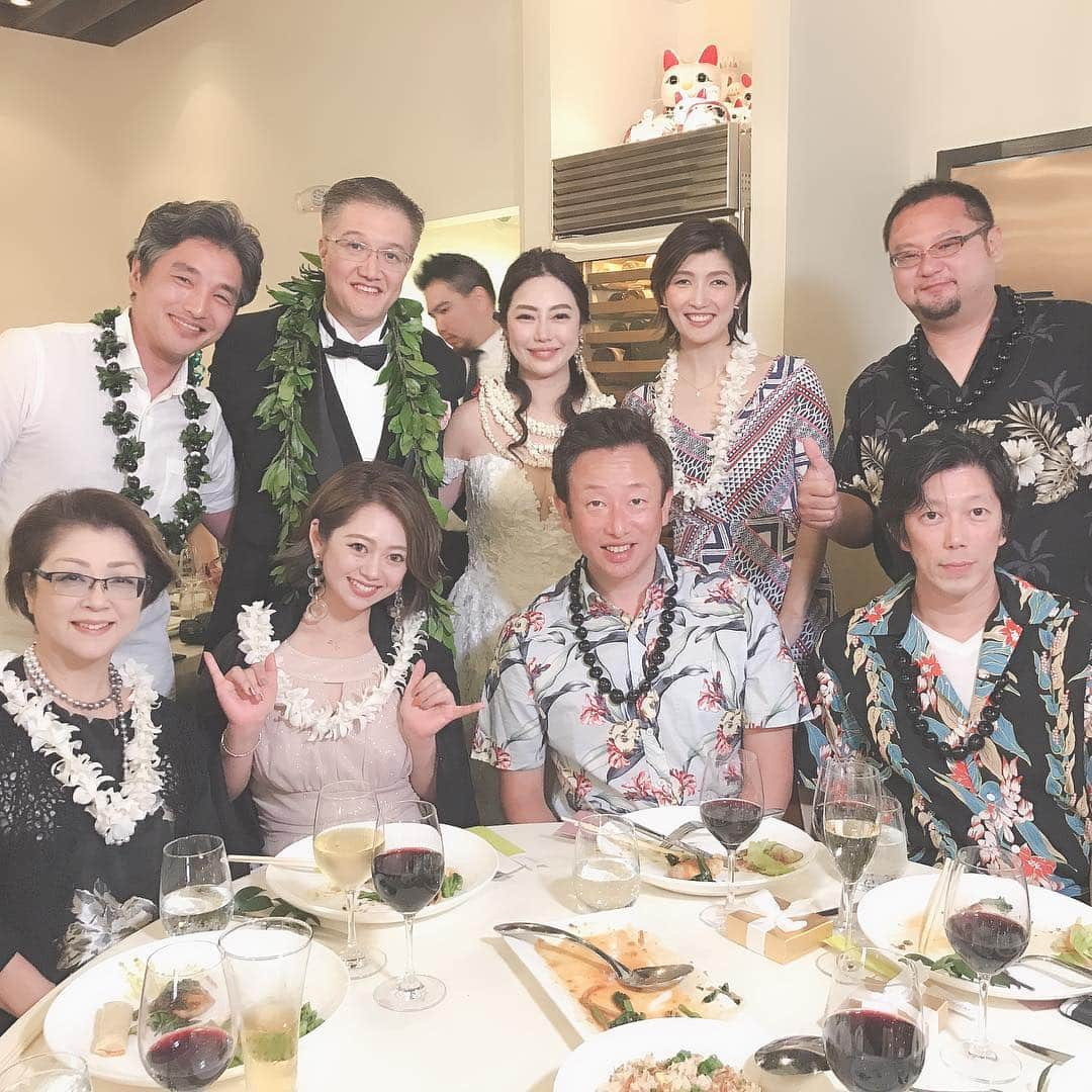 安藤成子さんのインスタグラム写真 - (安藤成子Instagram)「Happy wedding ・  wedding partyは新郎Jさんのお店 MW restaurantで✨ ・ 美味しい食事と楽しい会話で幸せいっぱい💓 ・ リバーストレーディングの河合さん ラナイトランジットの神谷さん 松山のハラミ屋の村中さん Jさんのパートナー聖也さん ウエディングプランナーの遠藤さん と楽しく過ごしました✨ ・ 色々お仕事で皆さんと少しずつ絡めて楽しい今日この頃！ ・ いろんなコラボが生まれそうです✨ ・ #わくわく #wedding #mwrestaurant #hawaii #hawaii wedding」5月5日 19時11分 - seikoando