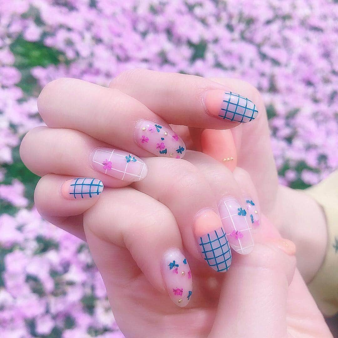 木村ミサさんのインスタグラム写真 - (木村ミサInstagram)「new nail🌸﻿ ﻿ ﻿ ハルウララなネイルにしました﻿ ﻿ #nail #ネイル #春ネイル #네일 #네일아트 ﻿ ﻿ ﻿ 何気にoh noジャケの色合い🌸🐬﻿ @chiekonakayama さんいつも﻿ かわいくしてくれてありがとうございます🦕」5月5日 19時12分 - misaxmas