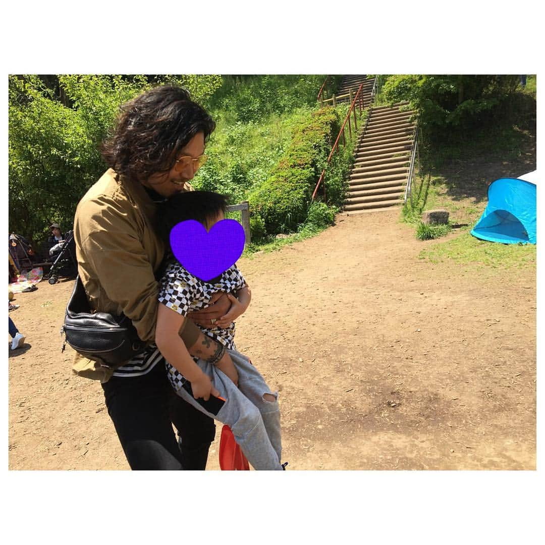 小森純さんのインスタグラム写真 - (小森純Instagram)「GW、今日が最後の休み❤️ ・ 朝からお弁当作って、家族で金沢自然公園に行ってきた〜☺️ ・ こどもの日だったから、 鯉のぼりも🎏あってすごかった❤️ ・ 公園で沢山遊んで、 動物園で、沢山動物みて、 遊び倒した❤️ ・ 夕方に戻り、 明日からの平日に向けて、 作り置きを沢山作りました◎ 詳しくはストーリーをみてください☺️ ・ 家族で過ごすお休みは、本当に幸せだった❤️ ・ 明日から元気に楽しく頑張ろうね☺️！！ ・ #GW#金沢自然公園#金沢自然公園の動物園#金沢自然公園ローラーすべり台#楽しすぎた#年子兄弟#年子育児#4歳児#3歳児#愛息子#明日から仕事スタート#楽しみ」5月5日 19時16分 - jun.komori1122