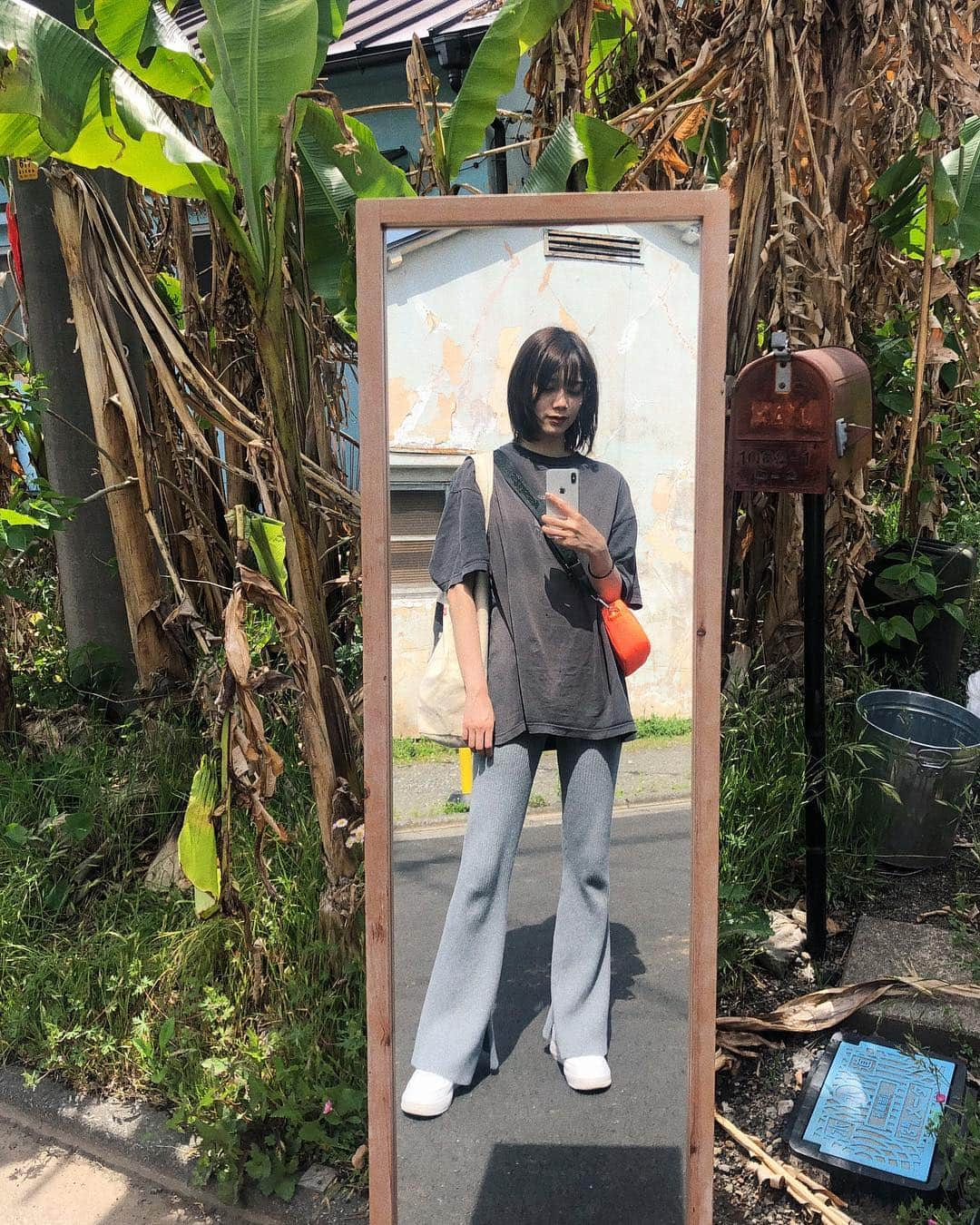 岩本ライラさんのインスタグラム写真 - (岩本ライラInstagram)「🦠🐍🌿グリーンとグレー👌🏾🗿☀️」5月5日 19時21分 - lylaa05