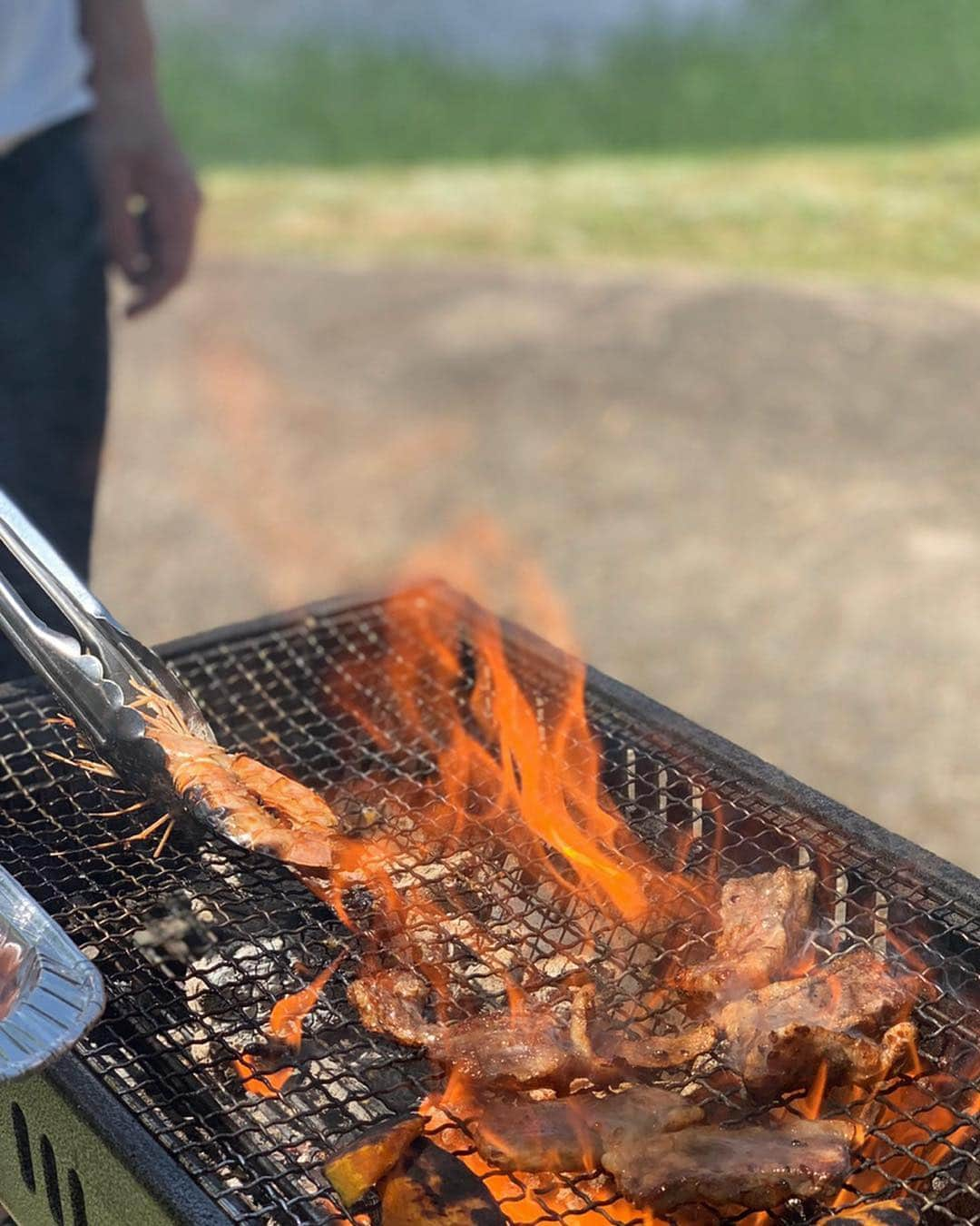 小林さりさんのインスタグラム写真 - (小林さりInstagram)「BBQ𓇬°. ・ ・ 家族でBBQしたよ♡ 大人になっても、子供の頃のようにテント張ってわちゃわちゃと… 楽しかったなぁ♪ ・ ・ #BBQ #家族BBQ」5月5日 19時25分 - _____sari