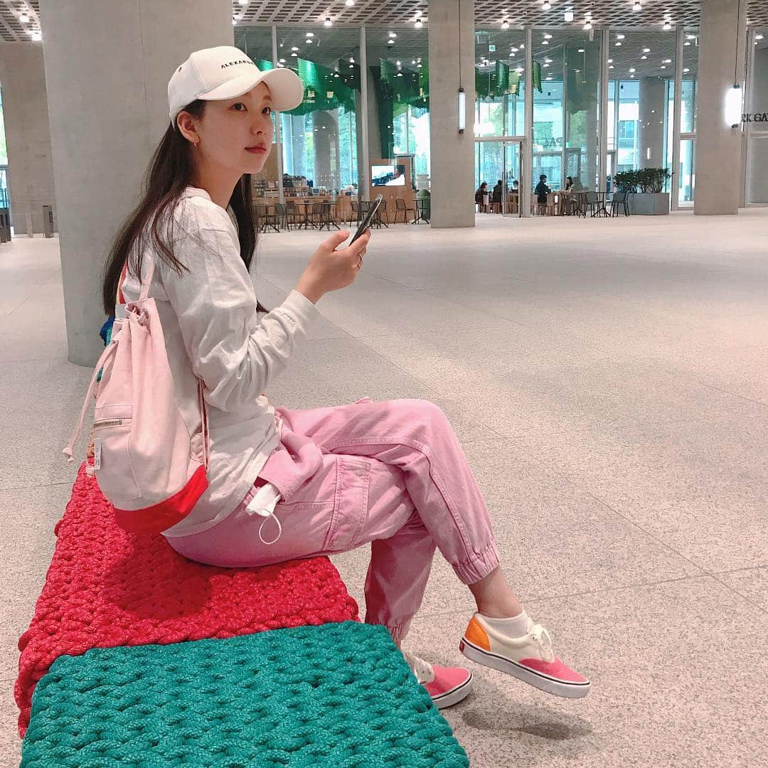 キム・ジンギョンさんのインスタグラム写真 - (キム・ジンギョンInstagram)「🌷I love pink very much💘」5月5日 19時25分 - jinkyung3_3