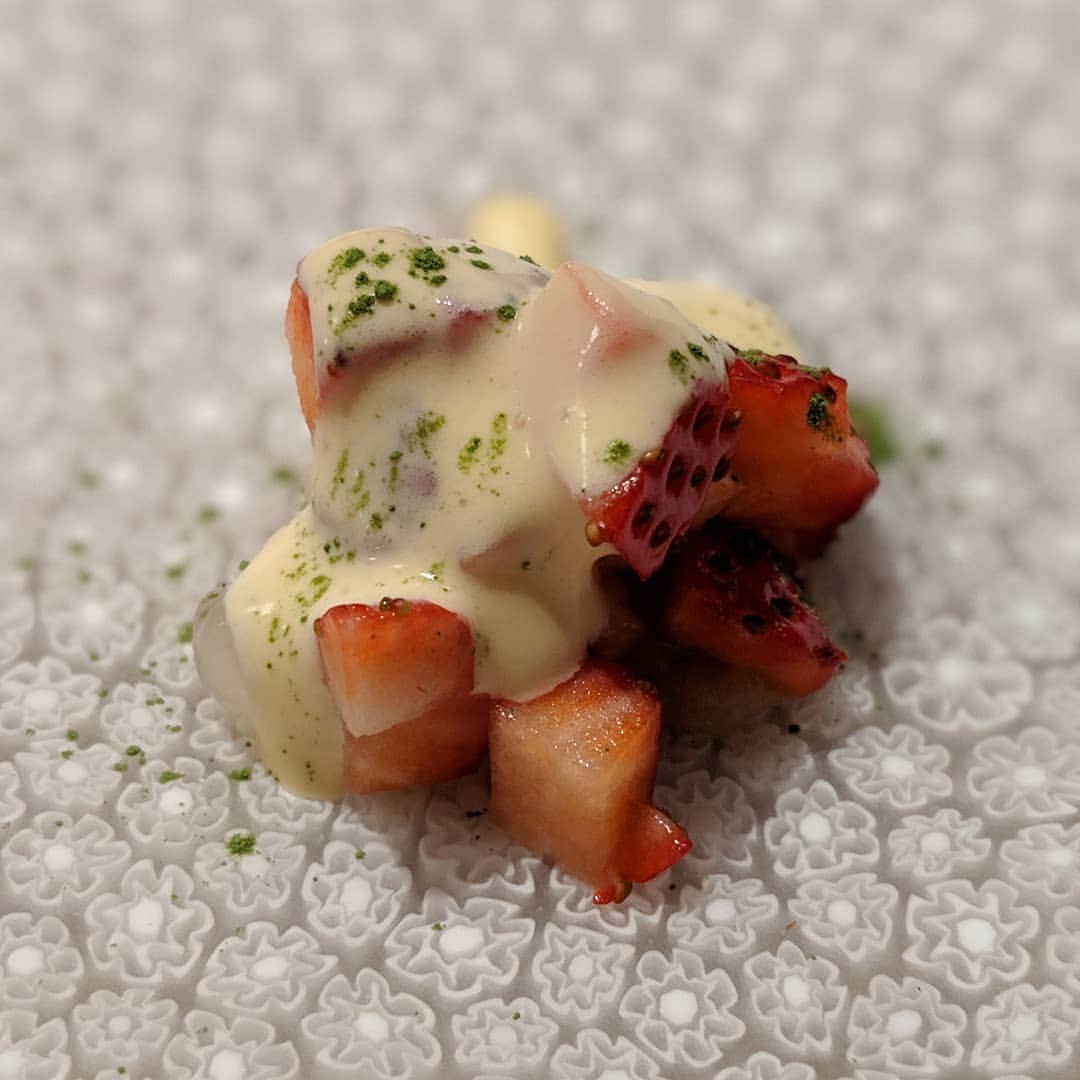 のインスタグラム：「#いちご #strawberry #広尾 #広尾グルメ #tokyo #東京 #もりたま飯 #foodie #foodgasm #foodphotography #foodstagram #美食 #delicious #tasty #instafood #グルメ #food #yummy #foodporn #デリスタグラマー #グルメな人と繋がりたい #フレンチ好きな人と繋がりたい」