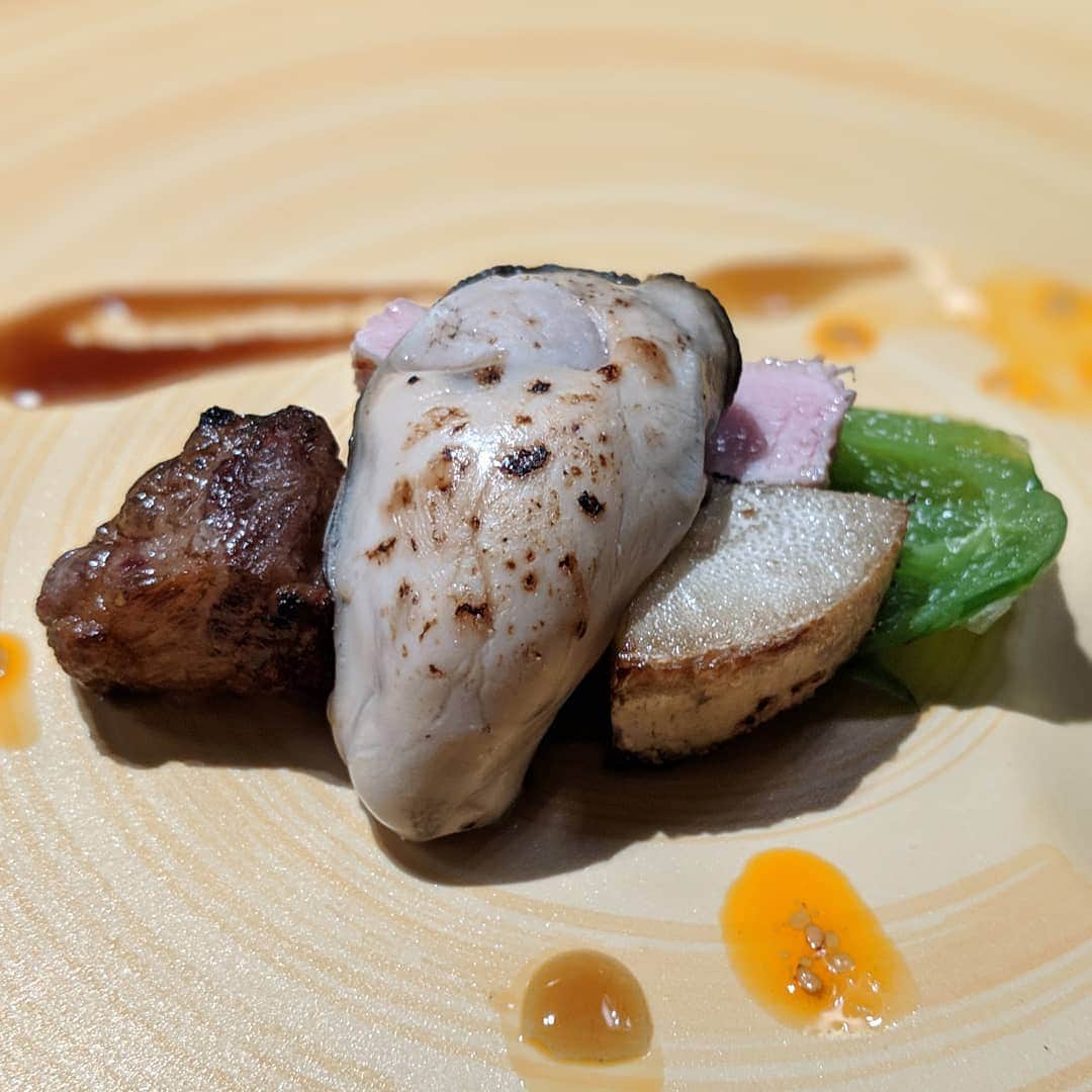 のインスタグラム：「#梅山豚 #牡蠣 #oyster #pork #広尾 #広尾グルメ #tokyo #東京 #もりたま飯 #foodie #foodgasm #foodphotography #foodstagram #美食 #delicious #tasty #instafood #グルメ #food #yummy #foodporn #デリスタグラマー #グルメな人と繋がりたい #フレンチ好きな人と繋がりたい」