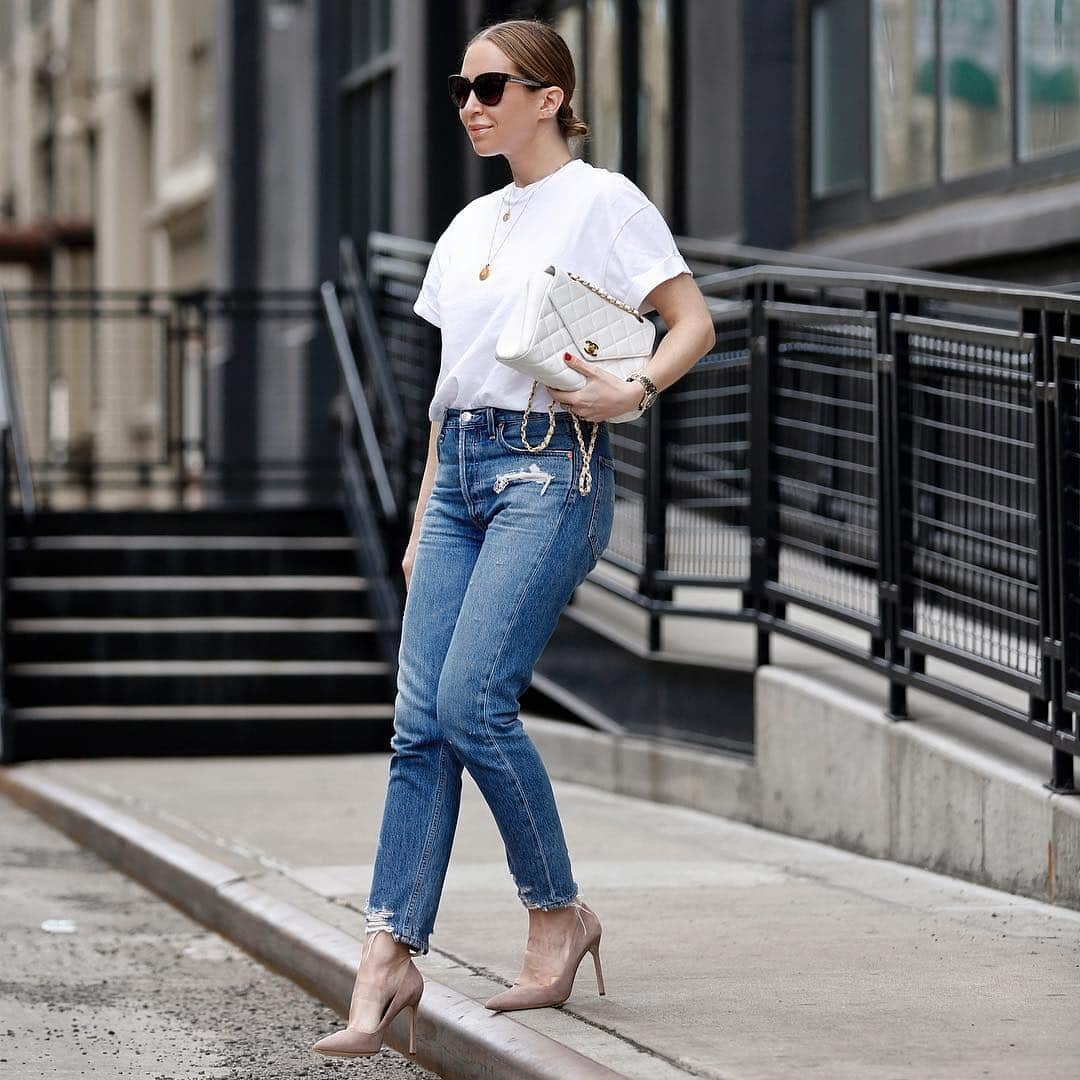 Helena Glazer Hodneさんのインスタグラム写真 - (Helena Glazer HodneInstagram)「I’ve been reaching for this boxy roll tee so much, ended up getting it in every color it comes in via @nordstrom 🙌🏻 #staple | also sharing these shoes + a great wallet friendly dupe | http://liketk.it/2BBGE #liketkit @liketoknow.it #nordstrom #ad」5月5日 10時42分 - brooklynblonde1