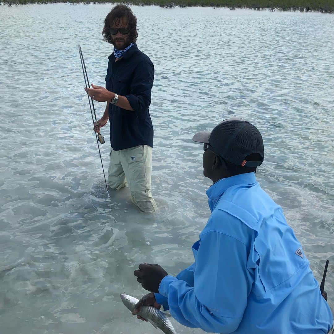 ジャレッド・パダレッキさんのインスタグラム写真 - (ジャレッド・パダレッキInstagram)「Caught my first ever bonefish!!!! I think I must’ve had some help from a galaxy far, far away.... #maythe4th be with y’all as well 😉 #catchandrelease @orvis @orvisflyfishing #helios3」5月5日 10時48分 - jaredpadalecki