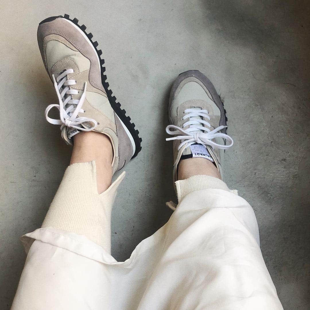 畑田萌のインスタグラム：「履いてないんじゃないかってくらい軽い軽い👟👟🇸🇪」