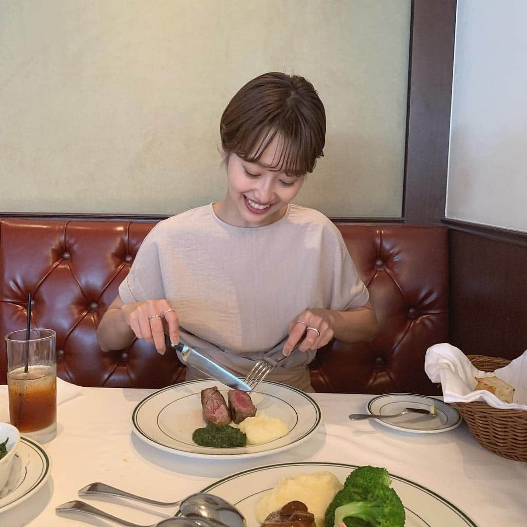 石田一帆さんのインスタグラム写真 - (石田一帆Instagram)「. おにくランチ🤤 . ウルフギャングで テイストオブニューヨークとフィレミニョン♡ . 安定のやわらかくてとろけるおにく🥺。。 そして付け合わせの マッシュポテトとクリームスピナッチが大好き🥺 . 大変おいしゅうございました。。 おにくは食べきれず持ち帰って夕飯にしました♡ 次は人数増やしてリゾットも食べたい🥣 . #wolfgangssteakhouse#wolfgangssteak#steakhouses#steakhouse#steaklunch#roppongilunch#roppongi#ウルフギャングステーキハウス六本木#ウルフギャングステーキ#ウルフギャング#ステーキハウス#ステーキランチ#六本木ランチ#六本木」5月5日 11時07分 - ishidakazuho