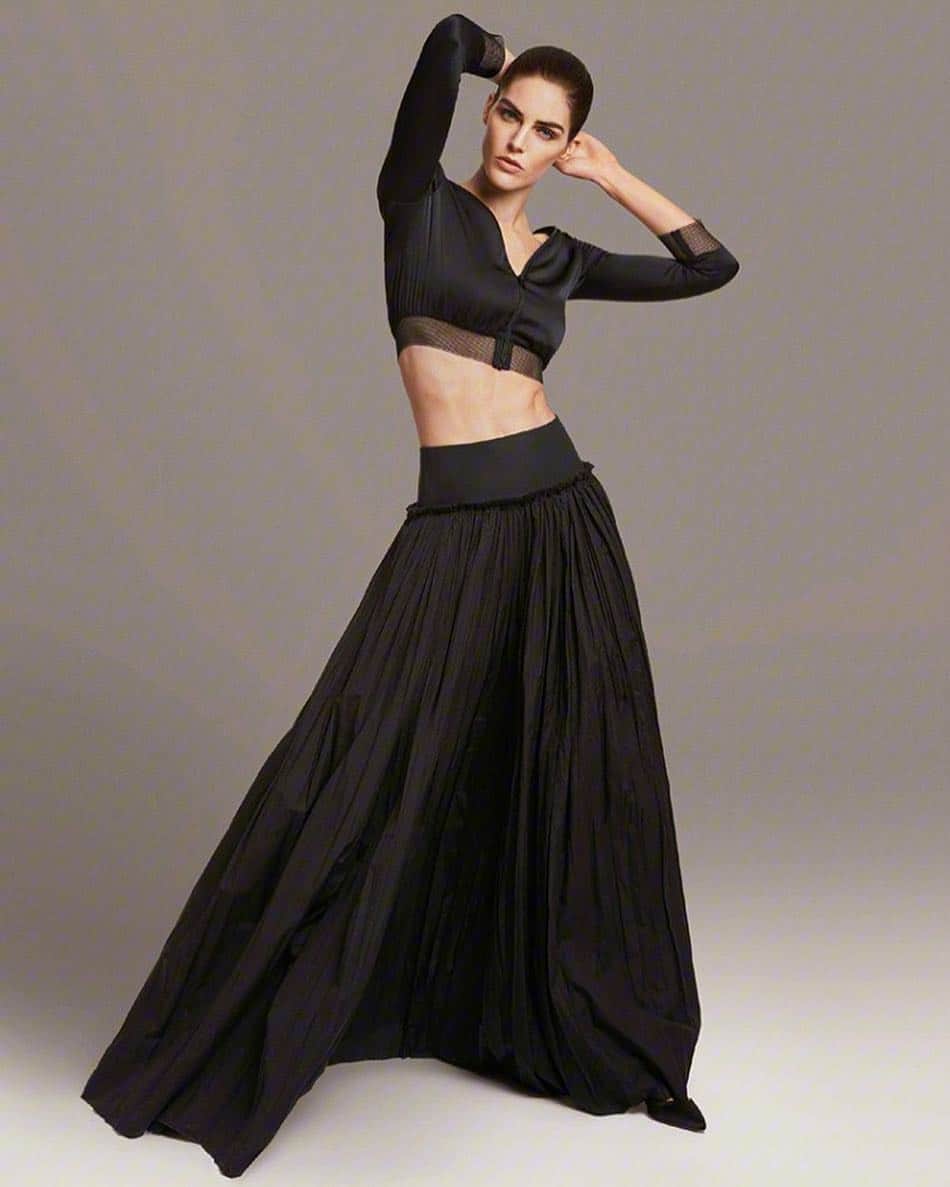 ヒラリー・ローダのインスタグラム：「when the photographer says act natural」