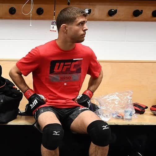 UFCさんのインスタグラム写真 - (UFCInstagram)「Almost time for the Main Event❗  Tune in! @AlIaquinta 🆚 @CowboyCerrone #UFCOttawa」5月5日 11時12分 - ufc