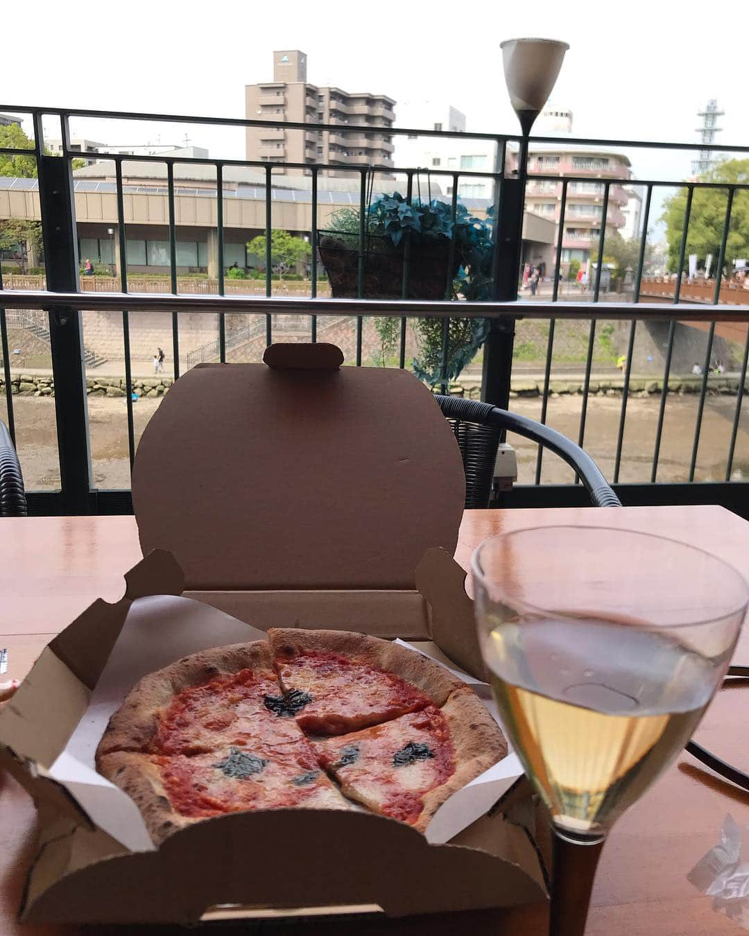 宮下純一さんのインスタグラム写真 - (宮下純一Instagram)「ナポリ祭り満喫🇮🇹ナポリpizza🍕に白ワイン🍾最高(^^) #ナポリ祭り #ナポリピザうまし」5月5日 11時13分 - junichi1017