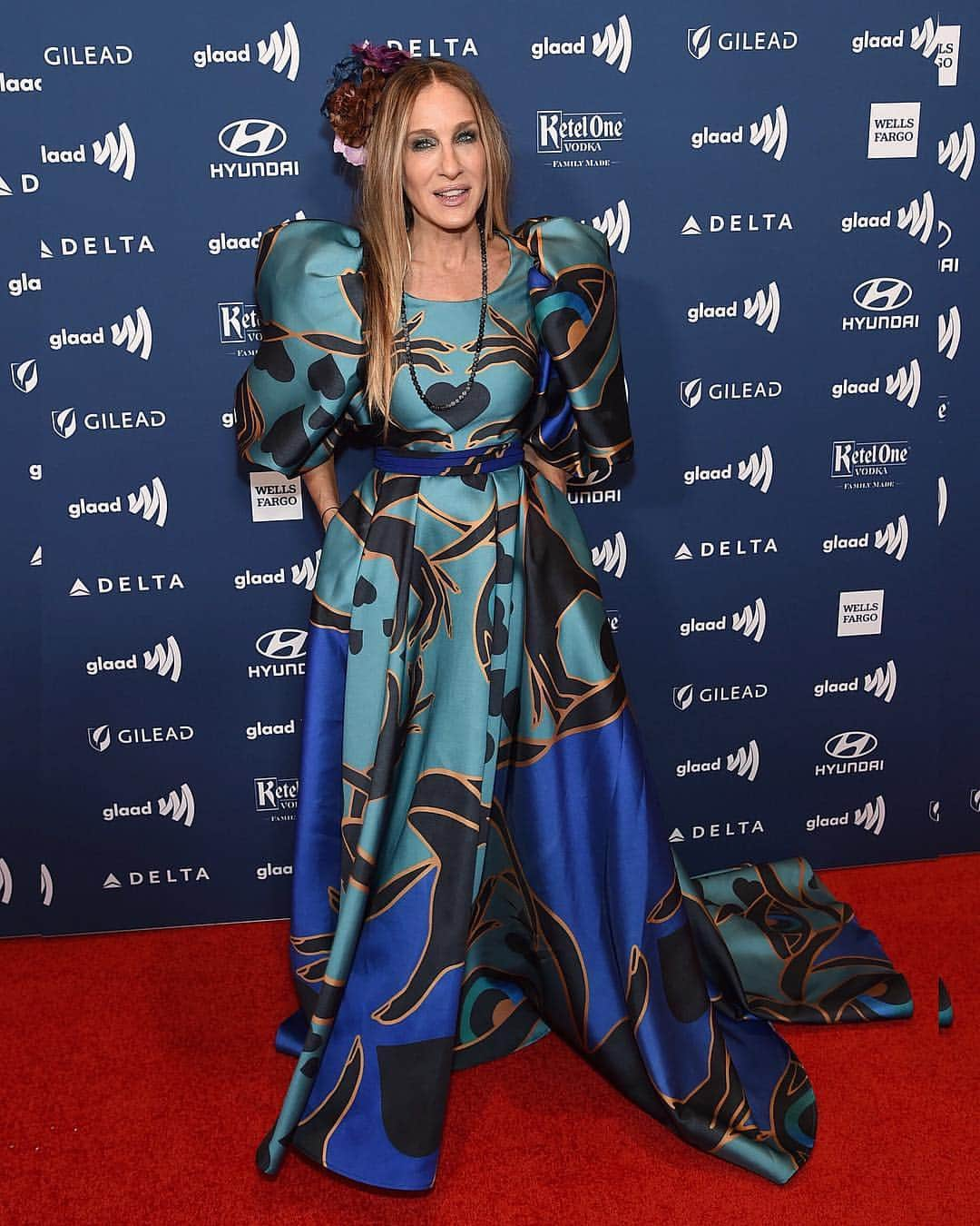 Just Jaredさんのインスタグラム写真 - (Just JaredInstagram)「@sarahjessicaparker supports her friend @bravoandy while attending the GLAAD Media Awards! #SarahJessicaParker #AndyCohen #GLAADawards Photos: Getty」5月5日 11時30分 - justjared