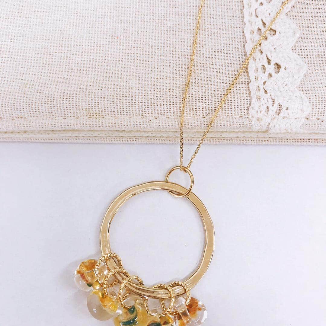 パーツクラブ Partsclub スタッフオリジナル商品さんのインスタグラム写真 - (パーツクラブ Partsclub スタッフオリジナル商品Instagram)「🌼仙台クリスロード店スタッフ作品🌼 . . 新商品ティアドロップビーズを使って涼しげで可愛いらしい作品を作りました！😇 . . 革ひもやメタルフープなどと相性抜群👌🏻✨ . . 夏、これからにピッタリな作品を作ってみませんか？ . . 是非、店頭でご覧下さい💓 . 😌店舗により取り扱い商品が異なります😌 . . partsclub仙台クリスロード店 ☎️022-263-5082 . . #partsclub#パーツクラブ#ハンドメイド#ティアドロップビーズ#仙台#手作り#夏物アクセサリー」5月5日 11時59分 - partsclub_staff