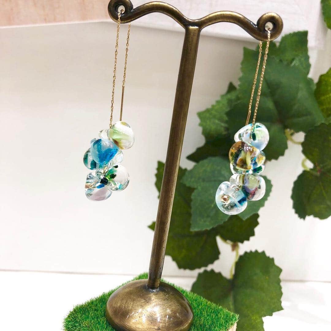 パーツクラブ Partsclub スタッフオリジナル商品さんのインスタグラム写真 - (パーツクラブ Partsclub スタッフオリジナル商品Instagram)「🌼仙台クリスロード店スタッフ作品🌼 . . 新商品ティアドロップビーズを使って涼しげで可愛いらしい作品を作りました！😇 . . 革ひもやメタルフープなどと相性抜群👌🏻✨ . . 夏、これからにピッタリな作品を作ってみませんか？ . . 是非、店頭でご覧下さい💓 . 😌店舗により取り扱い商品が異なります😌 . . partsclub仙台クリスロード店 ☎️022-263-5082 . . #partsclub#パーツクラブ#ハンドメイド#ティアドロップビーズ#仙台#手作り#夏物アクセサリー」5月5日 11時59分 - partsclub_staff
