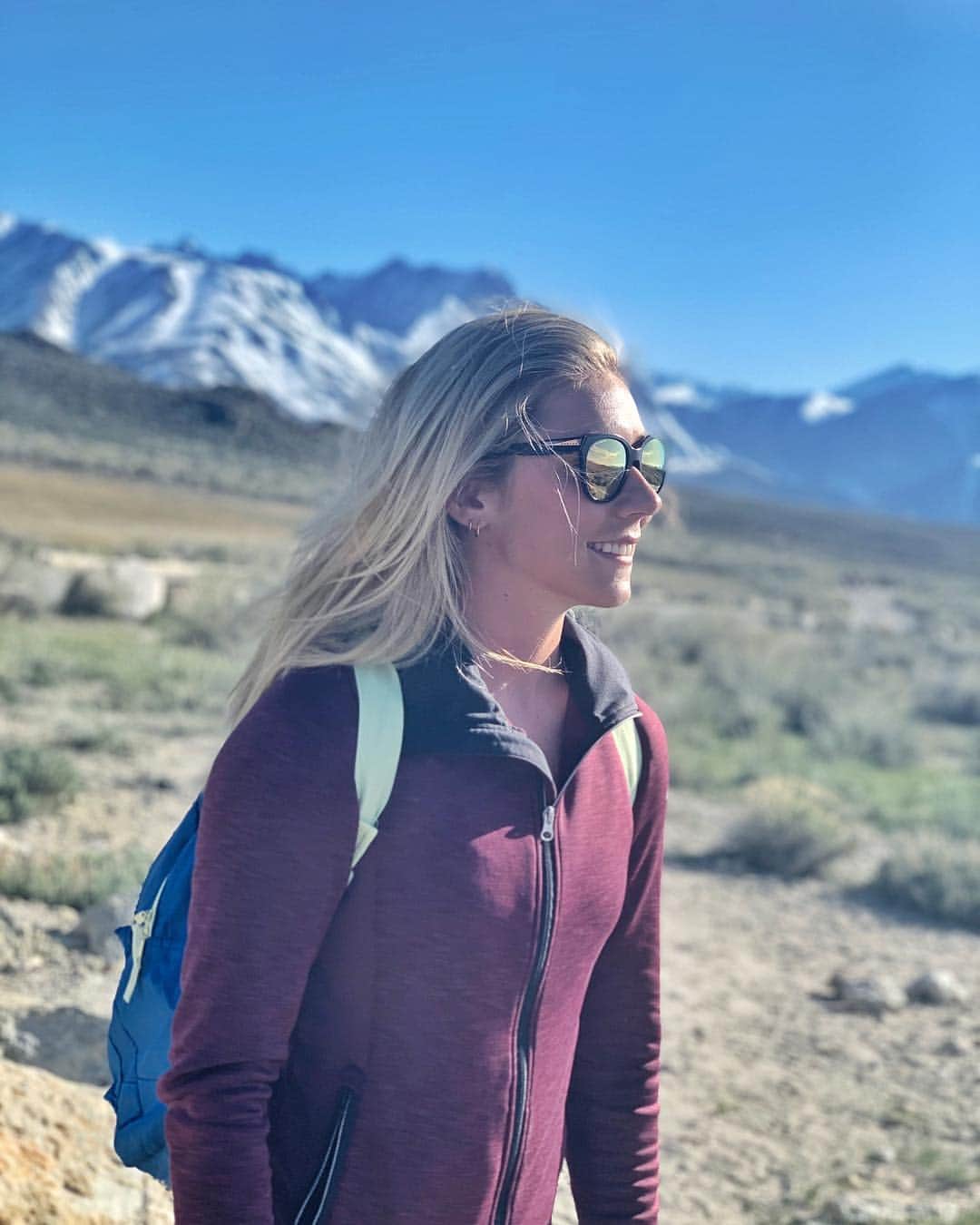 ミカエラ・シフリンのインスタグラム：「When people say “vibing”... I’m not really sure what it means but I think this is pretty much the right situation to use that... so ya... VIBING 🙌👍🤩 #LowKey @oakleyskiing」