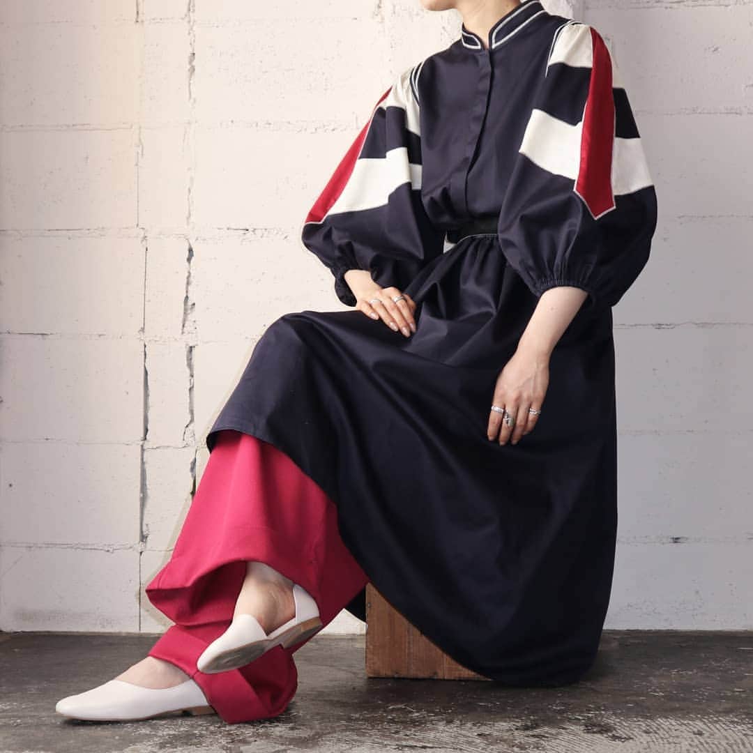 吉祥寺 古着屋 Orfeoのインスタグラム：「Tricolor Volume Sleeve Dress Style  #orfeo #kichijoji #tokyo #vintage #used #fashion #coordinate #outfits  掲載商品のお問い合わせはメールにて承っております。コメント、DMでのお問い合わせは受け付けておりませんのでご了承ください。」