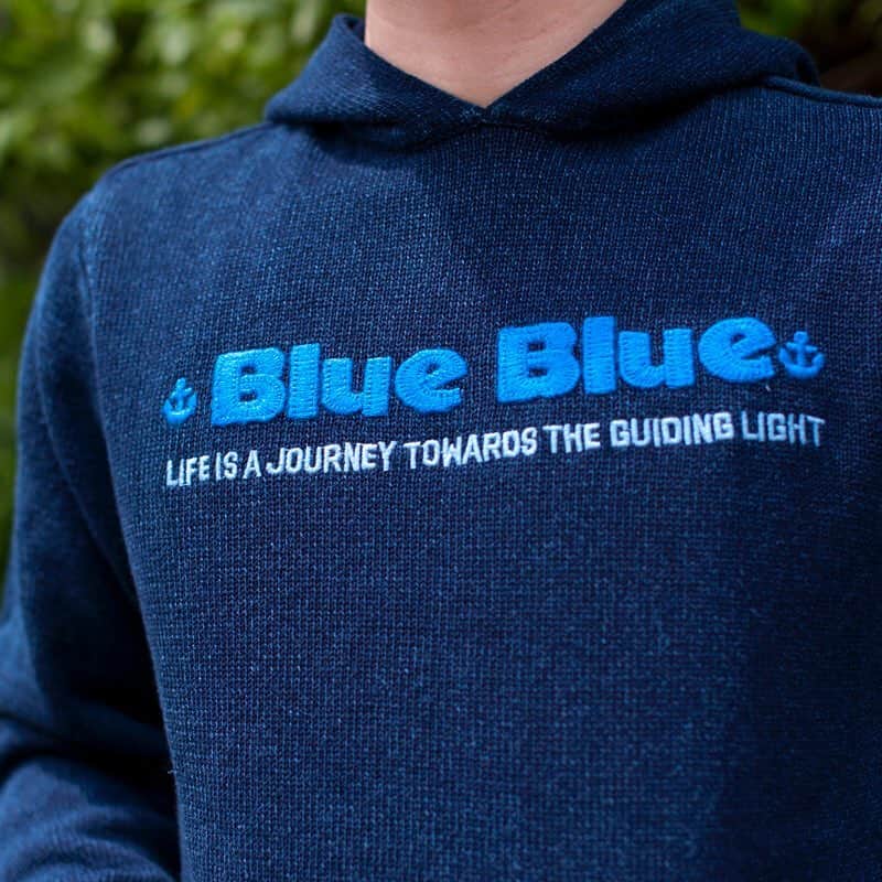 ハリウッドランチマーケットさんのインスタグラム写真 - (ハリウッドランチマーケットInstagram)「﻿ 【BLUE BLUE】NEW ARRIVALS﻿ ﻿●インディゴコットン BLUE BLUEエンブロイダリープルパーカ（700074541）﻿ ﻿ ﻿ size:S～XL﻿ color:ONE﻿ ￥17,000+TAX﻿﻿ ﻿  胸元のワッペンと刺しゅうのアクセントが印象的な、インディゴ染めをしたコットンを使用したパーカです。﻿ 長年着こむことで風合いの変化も楽しめる1着です。﻿ Sサイズは女性でも着用していただけるサイズ感となっており、ユニセックスでおすすめです。﻿ ﻿ ブルーブルー各店で販売中です。﻿ SEILIN ONLINE SHOPでも順次販売予定です。﻿﻿﻿ ﻿ #ハリウッドランチマーケット #blueblue #ブルーブルー #seilin #聖林公司」5月5日 12時06分 - seilin_official