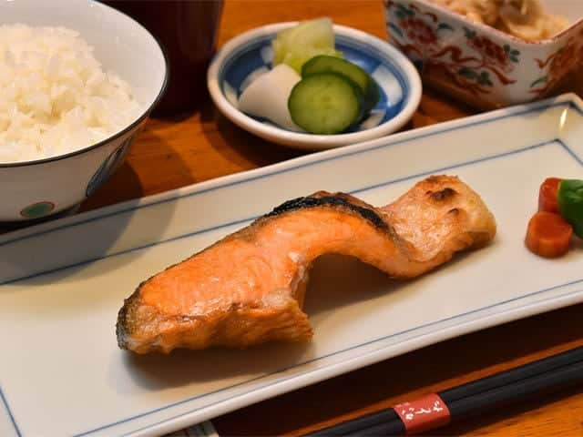 東京カレンダーさんのインスタグラム写真 - (東京カレンダーInstagram)「連日多くの恵比寿サラリーマンやOLが通う『食彩 かどた』の毎日でも食べたい焼き魚定食。 #東京カレンダー #東カレ #tokyocalendar #lunch #恵比寿 #食彩かどた #魚介料理 ＃和食店 #定食 #GW」5月5日 12時01分 - tokyocalendar