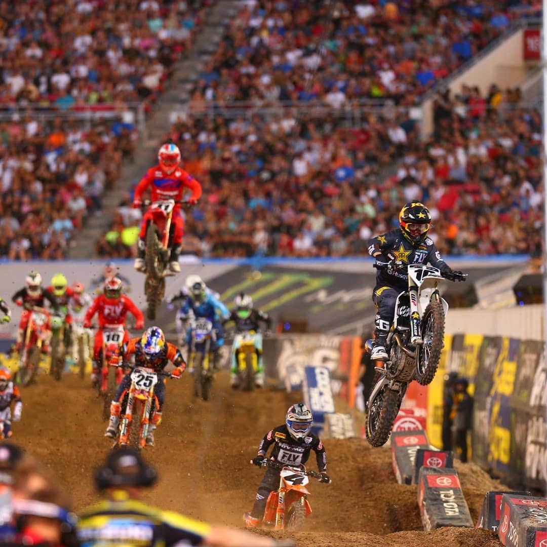 Racer X Onlineさんのインスタグラム写真 - (Racer X OnlineInstagram)「@zacho_16 held off @marvinmusquin25 for the win in 450 Heat #1.  #DropTheGate  #SupercrossLIVE  #Supercross 📸@kardyphoto」5月5日 12時04分 - racerxonline