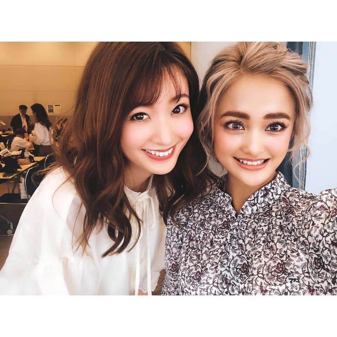 石垣千菜美さんのインスタグラム写真 - (石垣千菜美Instagram)「元E- girl's Happinessのメンバーの杉枝真結さん❤️ 清楚で綺麗で優しくて歌うまくて完璧すぎて見習う所がたくさんあった🤔💭🧡 また今度ご一緒の機会があればよろしくお願いします💓💓 #tsc  #東京ストーリートコレクション  #杉枝真結  #E -girl's #egg #egg復活 #石垣千菜美 #石垣ちなみ #eggモデル #eggガール #ギャル #黒ギャル」5月5日 12時09分 - chi_nami.1108