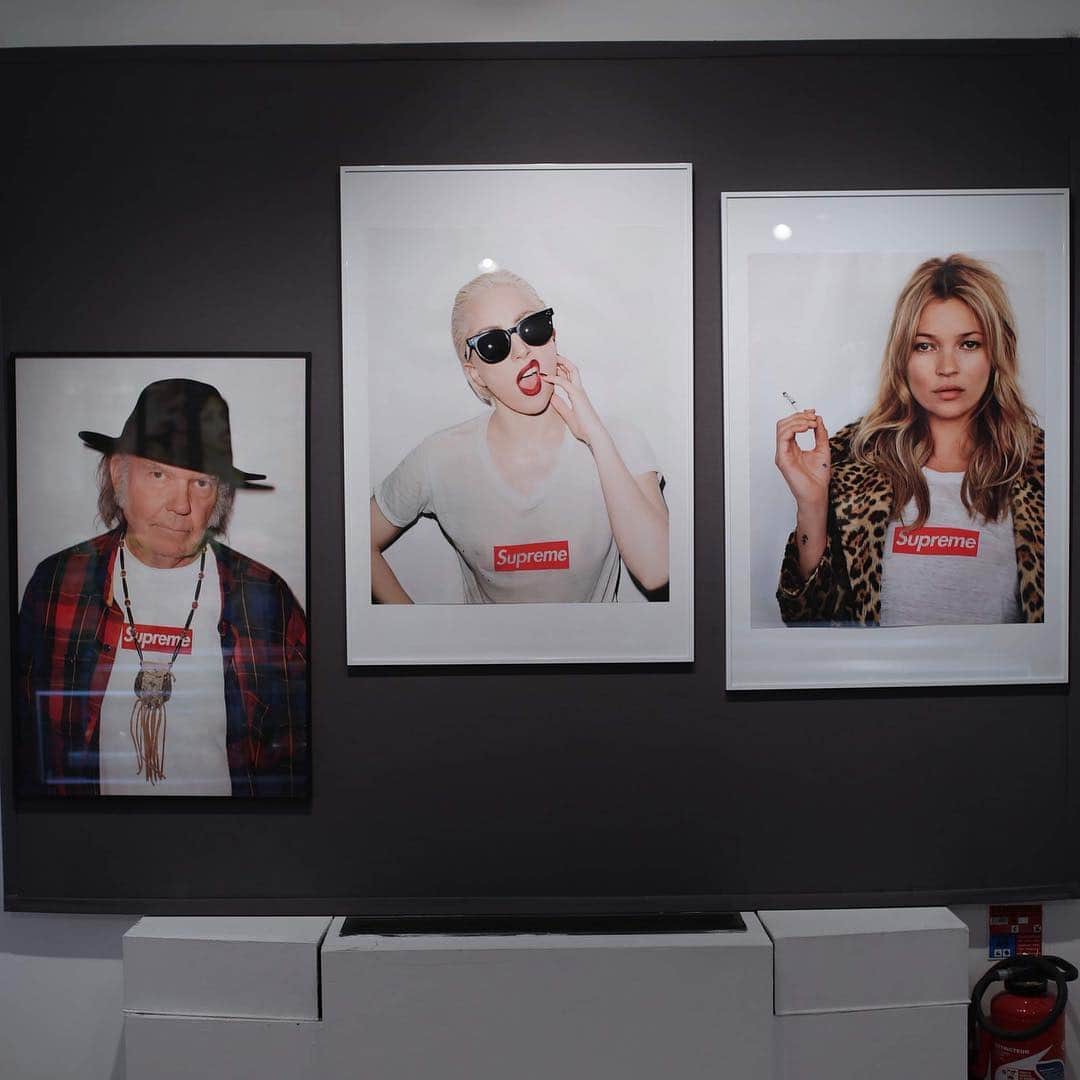 HYPEBEASTさんのインスタグラム写真 - (HYPEBEASTInstagram)「@hypebeastart: French auction house @artcurial__ is returning with a momentous installment entitled ‘Don’t Believe The Hype’. It’s set to feature a trove of rare streetwear accessories and contemporary art, including pieces from Supreme, Chanel, KAWS, Takashi Murakami, Futura, Banksy and more. Look for it to launch on May 5. Photo: Tebar / @hypebeastfr」5月5日 12時47分 - hypebeast