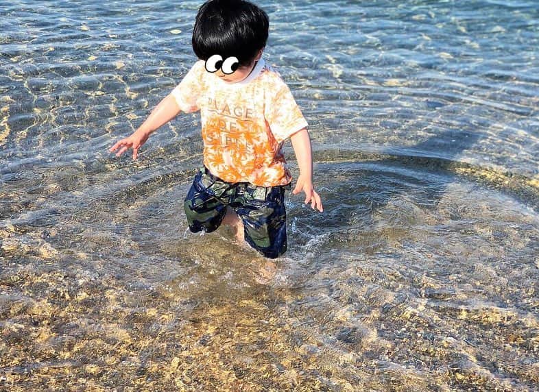 三倉佳奈さんのインスタグラム写真 - (三倉佳奈Instagram)「今日は5月5日。令和初のこどもの日！ 新しい時代も、すくすく伸びやかに成長してくれますように🎏  #海で水遊び #まだ冷たいけどお尻までじゃぶじゃぶ #GWの思い出 #娘4歳#息子3歳 #こどもの日#快晴」5月5日 13時02分 - kana_mikura0223