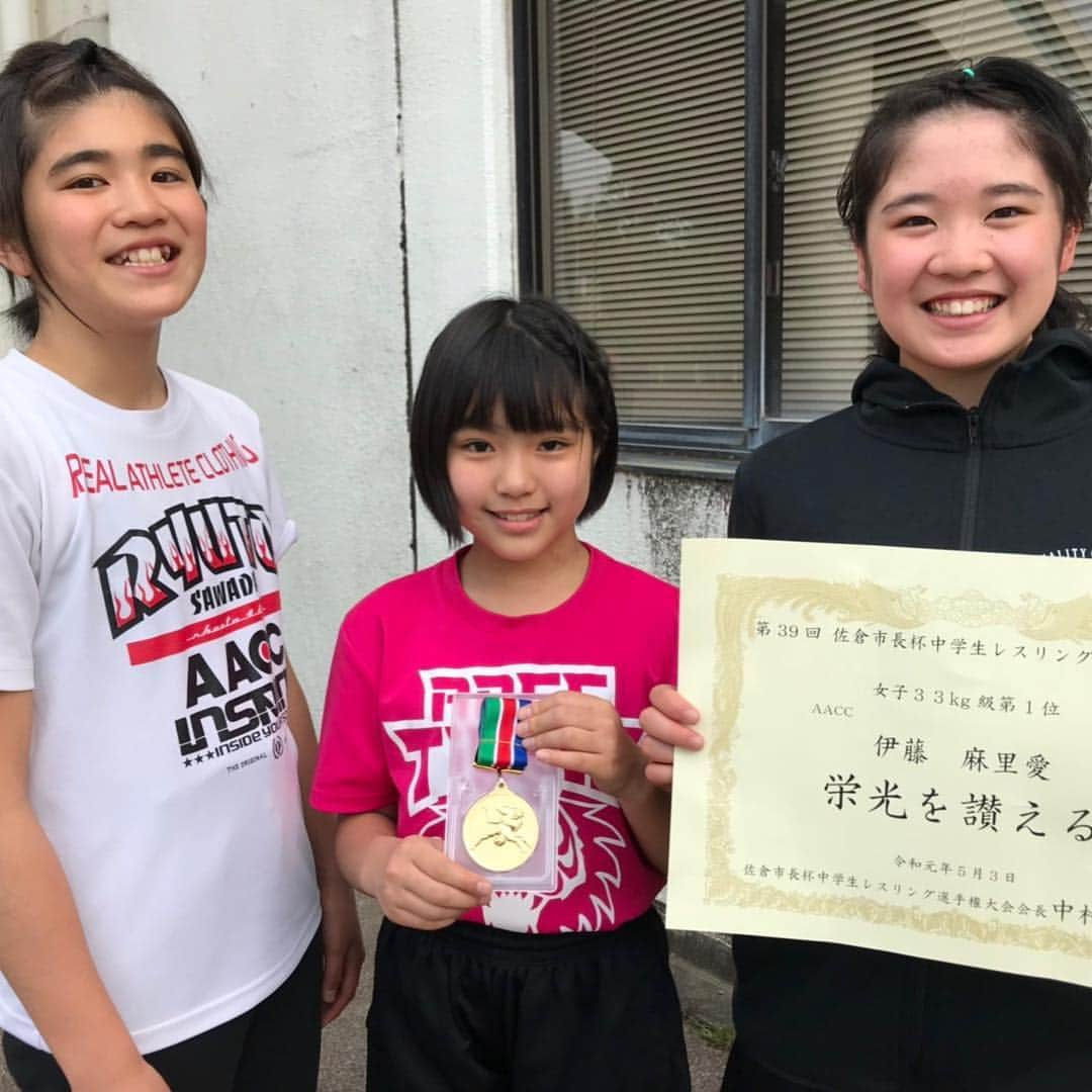 阿部裕幸さんのインスタグラム写真 - (阿部裕幸Instagram)「佐倉市長杯中学生レスリング選手権大会 AACC 金メダル 輪、麻里愛  銅メダル 陽美樹  中学生チームお疲れさん！ 全中に向け頑張っていこう👍🏻 #aacc #aaccwrestling #aaccjr #aaccキッズ #aaccキッズレスリング #レスリングやるならaacc #習い事ならaacc #格闘技やるならaacc #選手募集中 #生徒募集中 #仲間募集中 #aacc東中野 #aacc東中野キッズ #オリンピックレスリングの動きを取り入れた運動体操教室 #ココロとカラダを強くすること #aacc大森 #aacc行徳 #aacc中野 #大森キッズレスリング #中野キッズレスリング #東中野キッズレスリング #運動教室 #継続は力 #佐倉市長杯中学生レスリング選手権大会」5月5日 13時06分 - abeani111