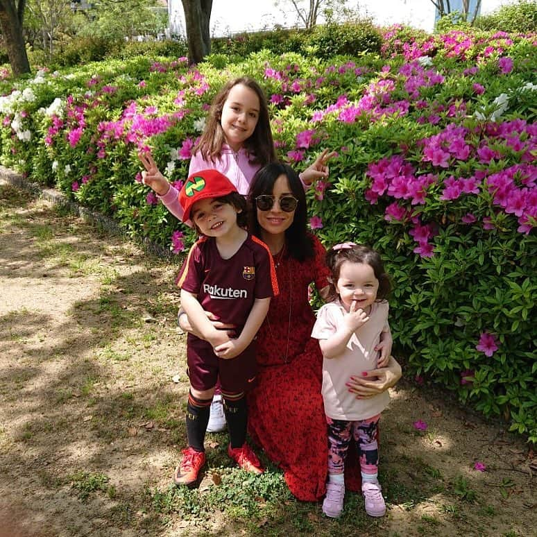 アンドレス・イニエスタさんのインスタグラム写真 - (アンドレス・イニエスタInstagram)「Te queremos, mami!! Feliz día!!😃😃😃❤️❤️❤️❤️ @annaortiz34 #felizdiadelamadre #familia 🇯🇵」5月5日 13時16分 - andresiniesta8