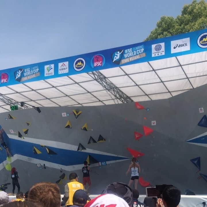 ヤン・ホイヤーのインスタグラム：「I made finals in Wujiang! 😎 Can’t wait to team up with @jakob.schubert to battle it out with team Japan 🇯🇵🇯🇵🇯🇵🇯🇵 vs 🇩🇪🇦🇹 . @mammut_absolutealpine  @madrockeurope」