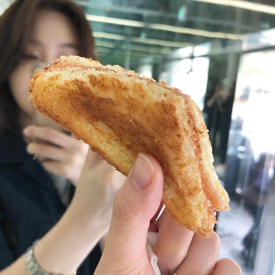 ミナ さんのインスタグラム写真 - (ミナ Instagram)「정샘물 토스트가 그르케 맛있다며?🤭🐒🍞 이래서 내가 빵민아인가봐...」5月5日 13時37分 - bbang_93