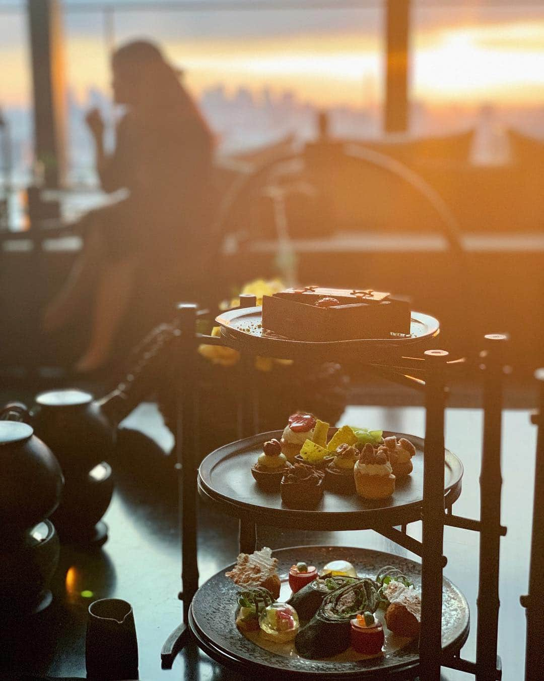 亜里沙さんのインスタグラム写真 - (亜里沙Instagram)「#blackafternoontea ✖︎ #sunset Happy wedding Mai👰🤵 @m.hakase ❤️ #amantokyo」5月5日 13時37分 - alisa_0302