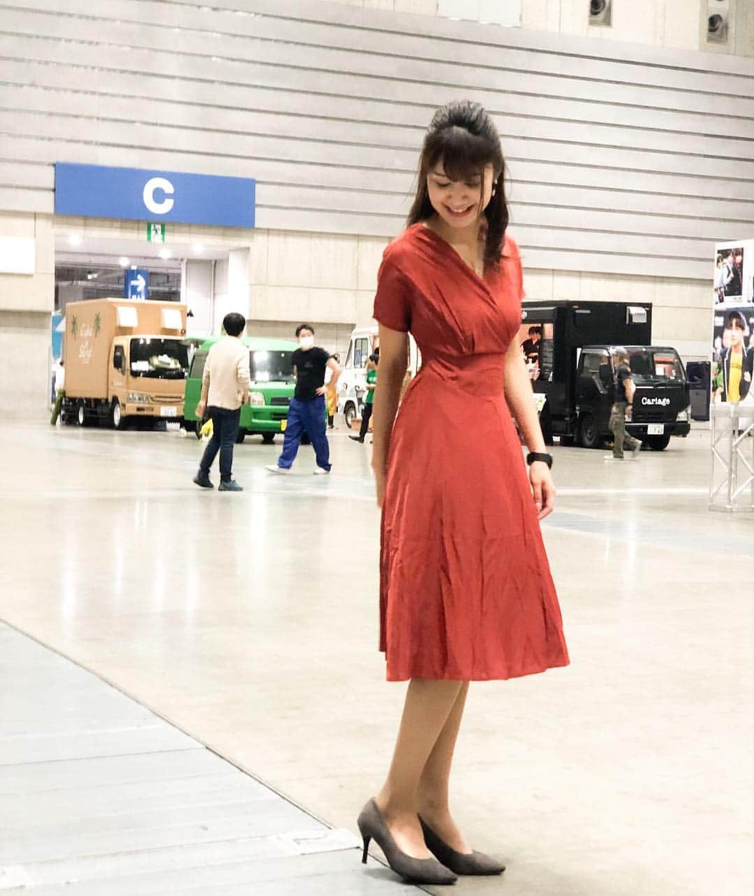 Yuri Sakuraiさんのインスタグラム写真 - (Yuri SakuraiInstagram)「: #東京ストリートコレクション  のMK TVでインタビューの時に来たお洋服は、 @17kg_official  のワンピース★ : 身長165cmで、膝少し下位の長さ。 これ1枚でサラッときれるのが嬉しい♪ : @17kg_official  はシンプルだけど、 シルエットがオシャレなものが多いので、 ぜひチェックしてみてね♪ : #インタビュー#MC#衣装#ファッション#コーデ#ワンピース#春ファッション#東京ストリートコレクション#ストコレ#パシフィコ横浜#tsc#onepiece#code#coordinate#fashion#ootd#桜井有里#165cm」5月5日 13時47分 - yuri_sakuraiii